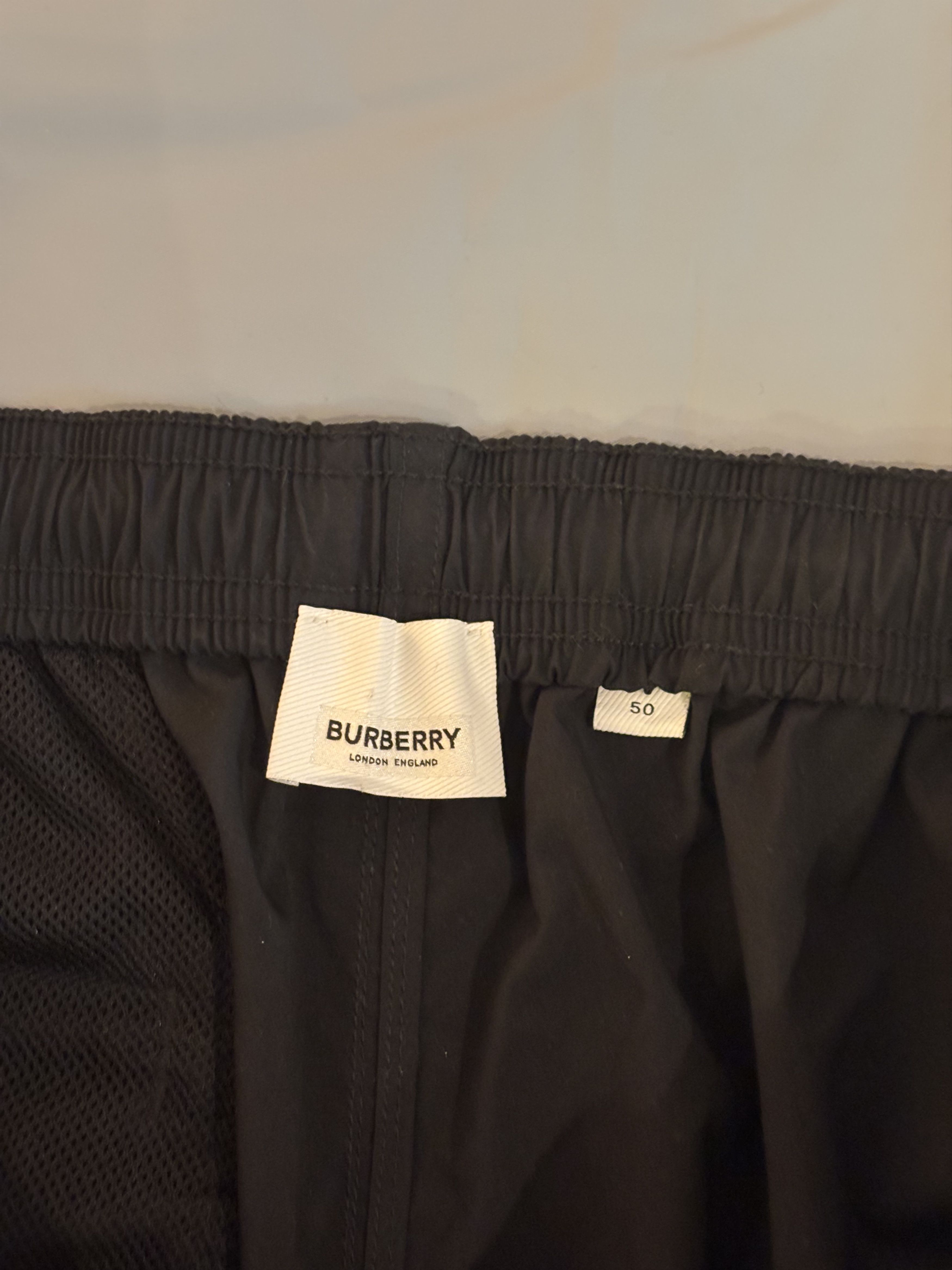 Burberry Pantalon jogging cargo Burberry noir en tbe Size US 32 / EU 48 - 11 Thumbnail