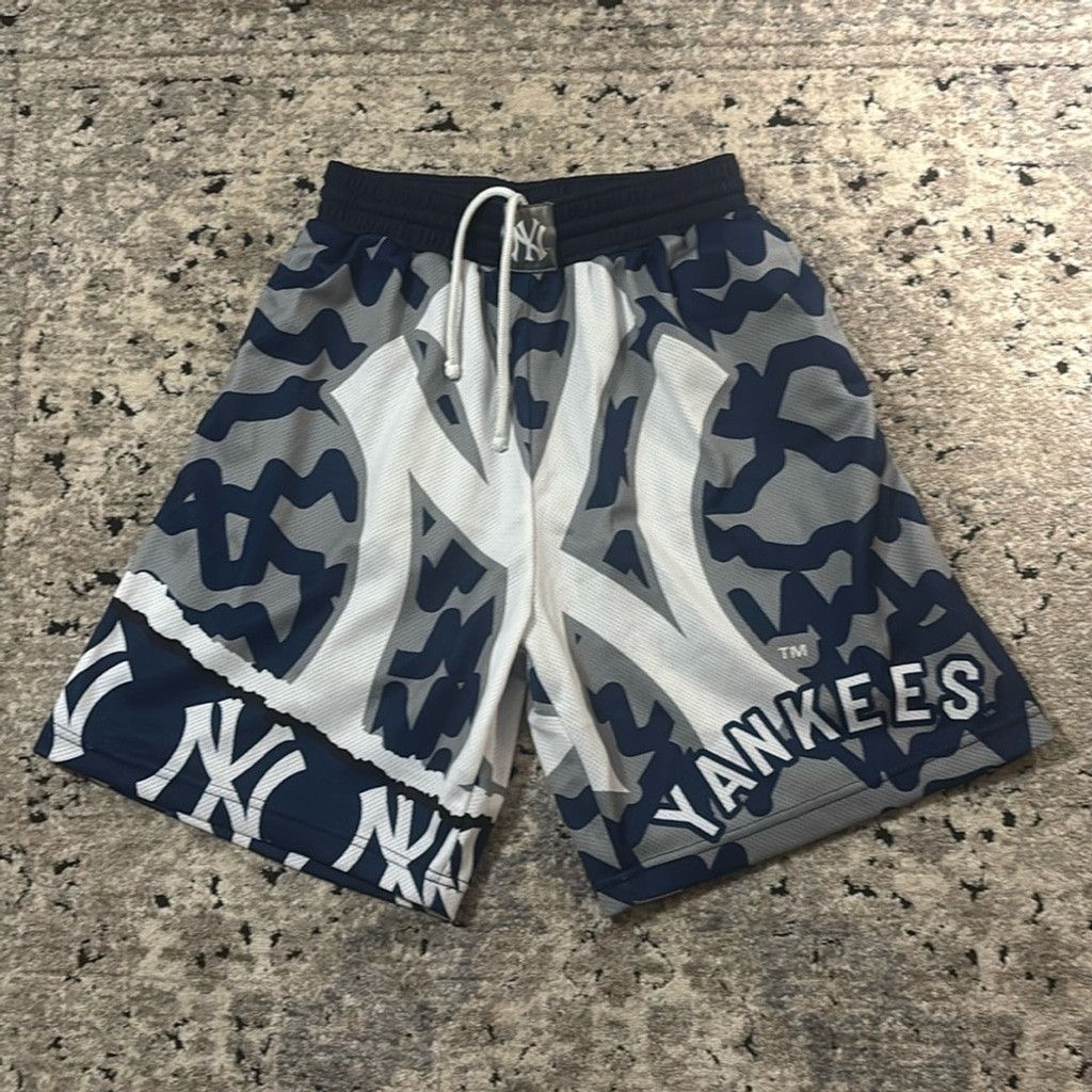 Mitchell & Ness New York Yankees Mitchell & Ness Short Sz Medium 8' Inseam Size US 32 / EU 48 - 1 Thumbnail