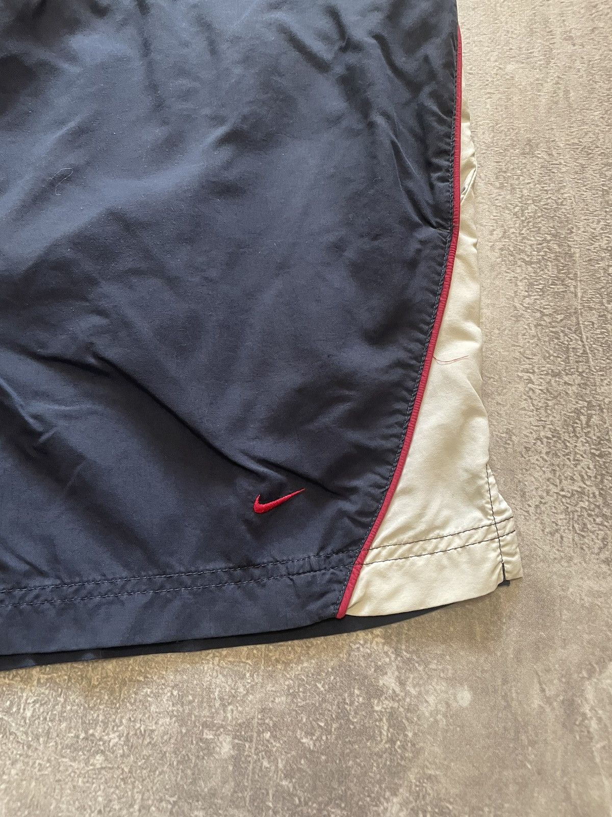 Nike × Vintage Vintage Nike Shorts Small Swoosh Logo Y2K Size L Size US 34 / EU 50 - 2 Thumbnail