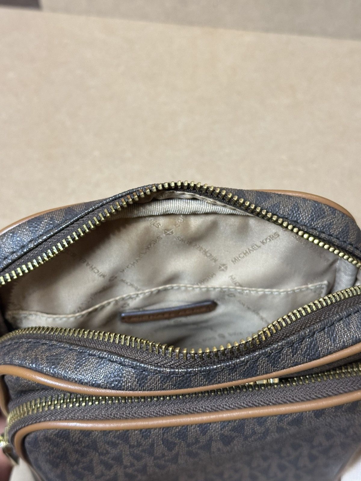 Michael Kors MICHAEL KORS SLING SLING BAG. Size ONE SIZE - 17 Thumbnail