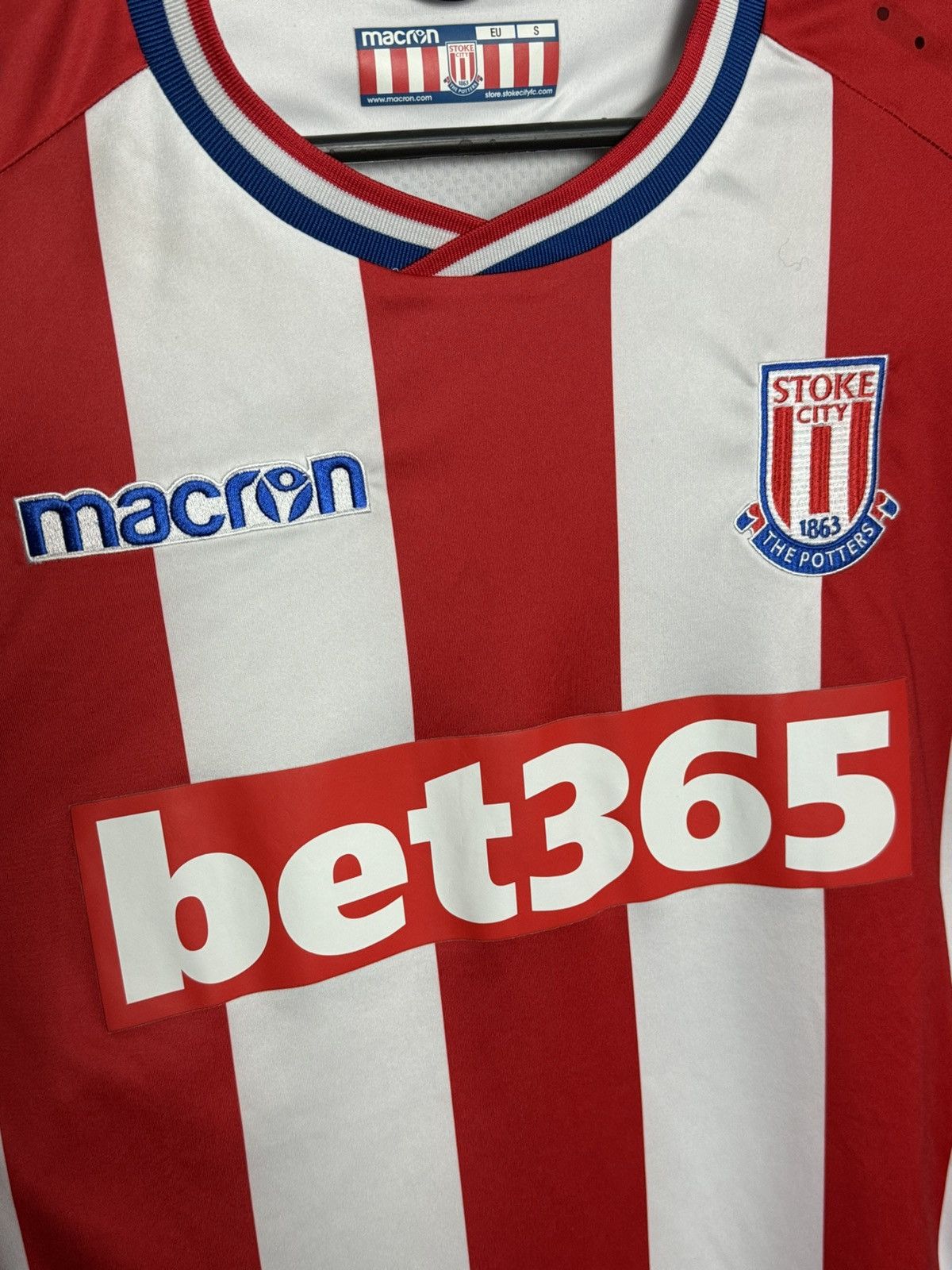Macron Stoke City 17/18 Home Football Jersey Size US S / EU 44-46 / 1 - 3 Thumbnail