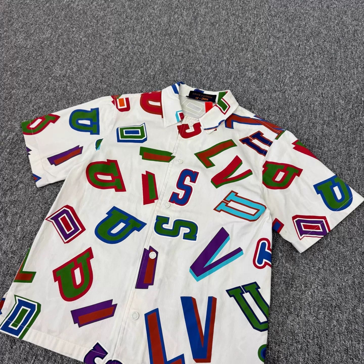 Louis Vuitton LV x NBA Colorful Letter Logo SS Shirt XS 99 new Size US XS / EU 42 / 0 - 3 Thumbnail