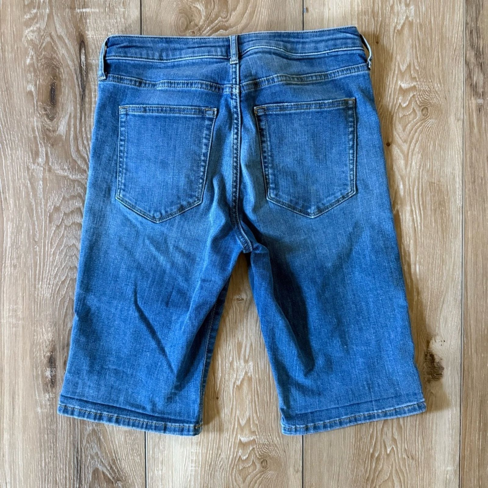 Banana Republic Banana Republic Curvy 10” Denim Short 27/4 Size 27" / US 4 / IT 40 - 2 Thumbnail
