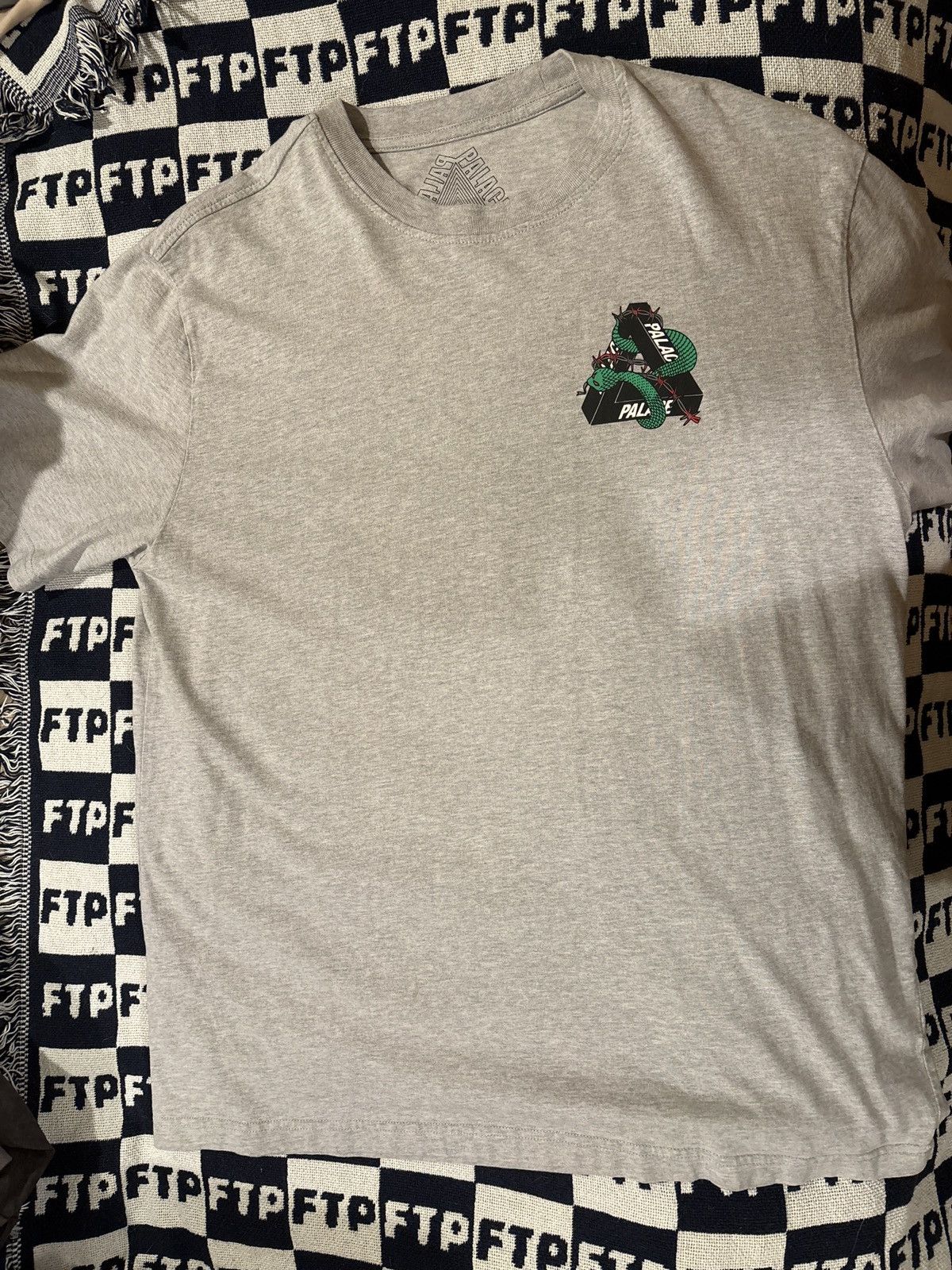 Palace Palace Hesh Tri tee Size US XL / EU 56 / 4 - 2 Thumbnail