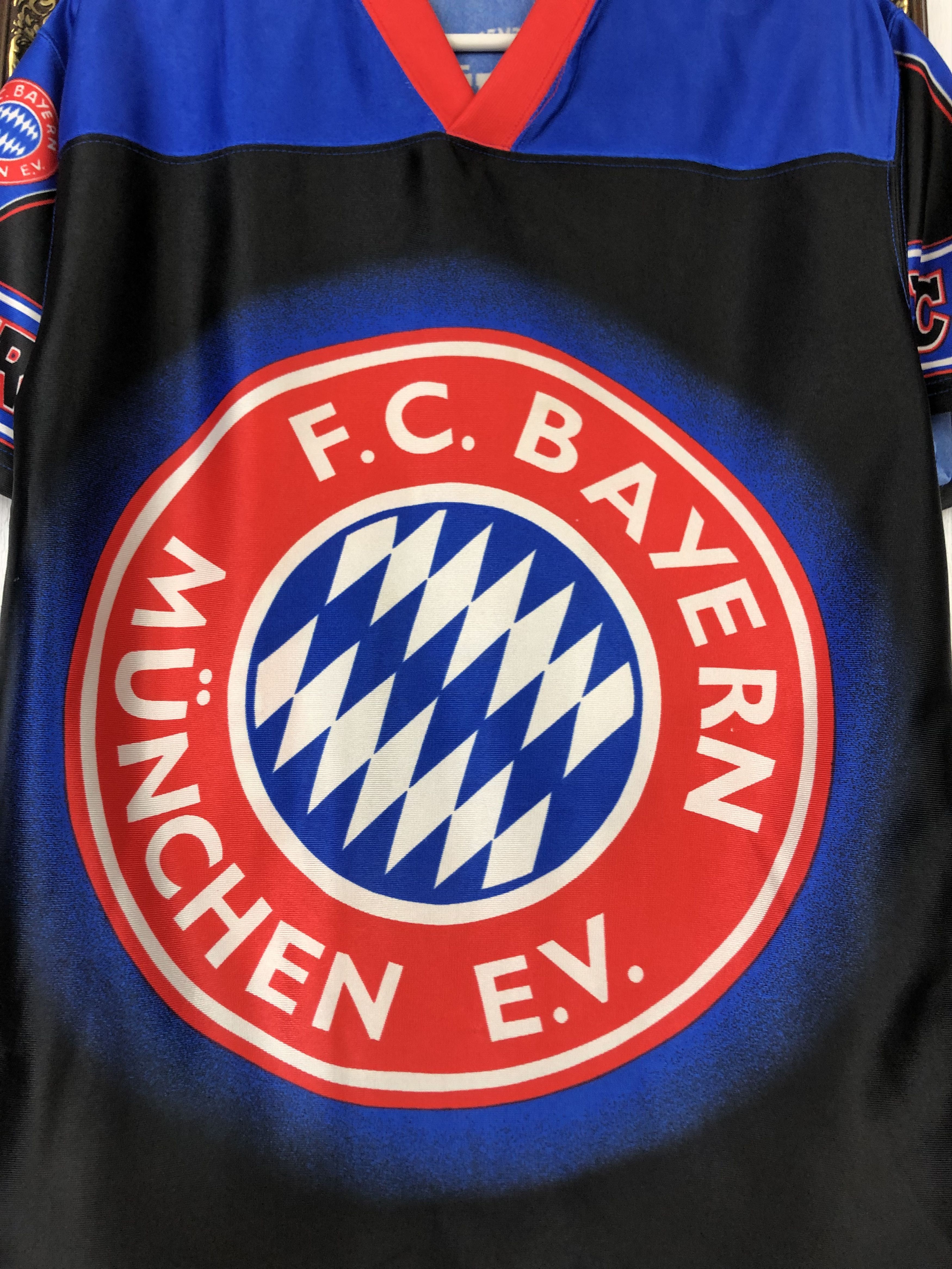 Nutmeg Vintage Nutmeg Bayern Munich Football Shirt Over Print Size US S / EU 44-46 / 1 - 3 Thumbnail