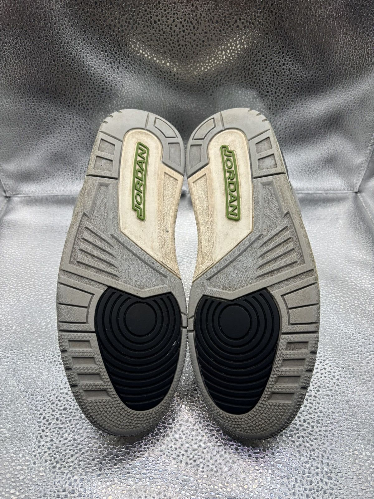Jordan Brand Air Jordan 3 chilorophyll Size US 7.5 / EU 40-41 - 3 Thumbnail