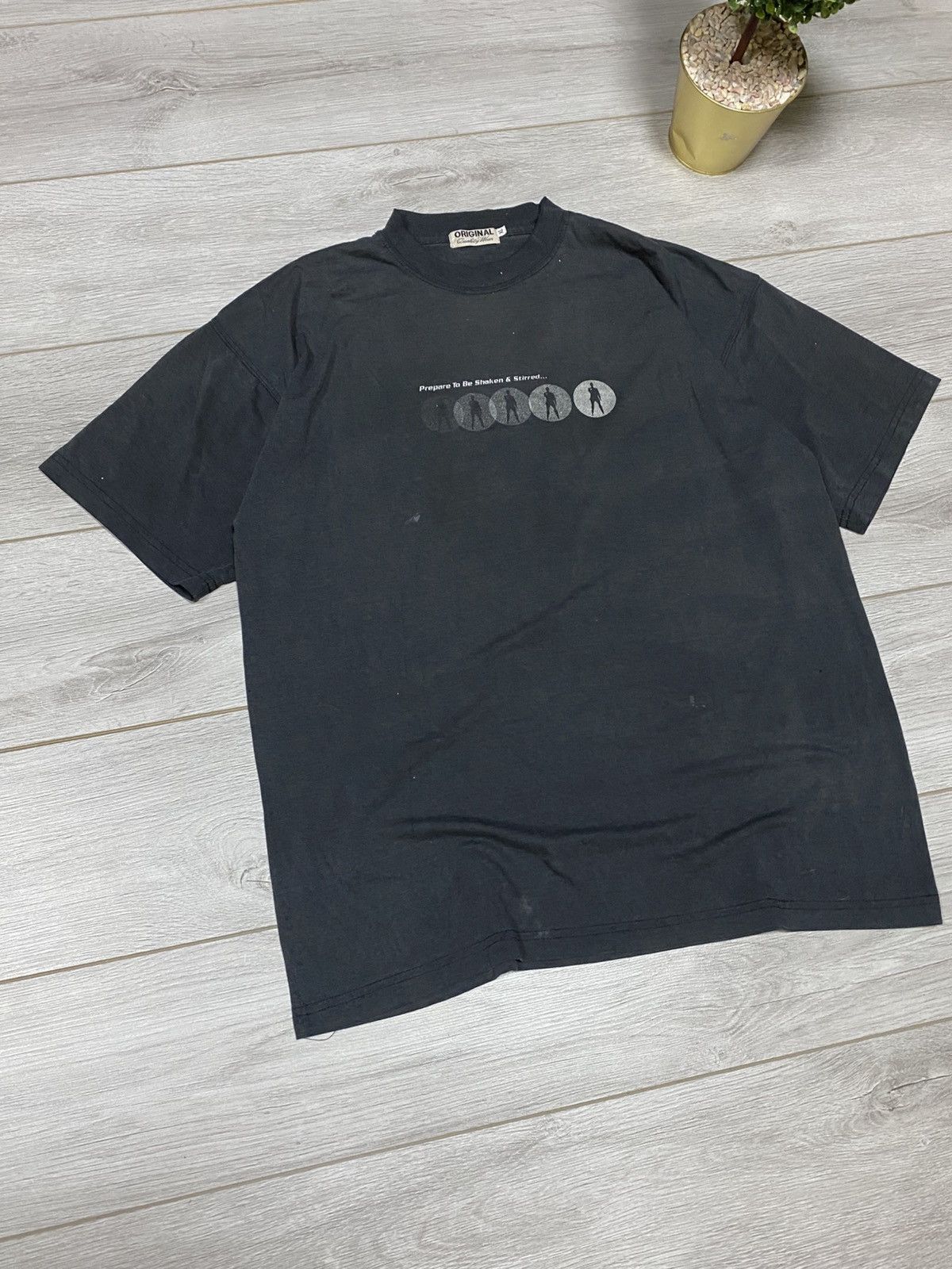 Vintage Vintage 1997 James Bond 007 faded Tomorrow Never Dies Tee Size US XL / EU 56 / 4 - 8 Thumbnail