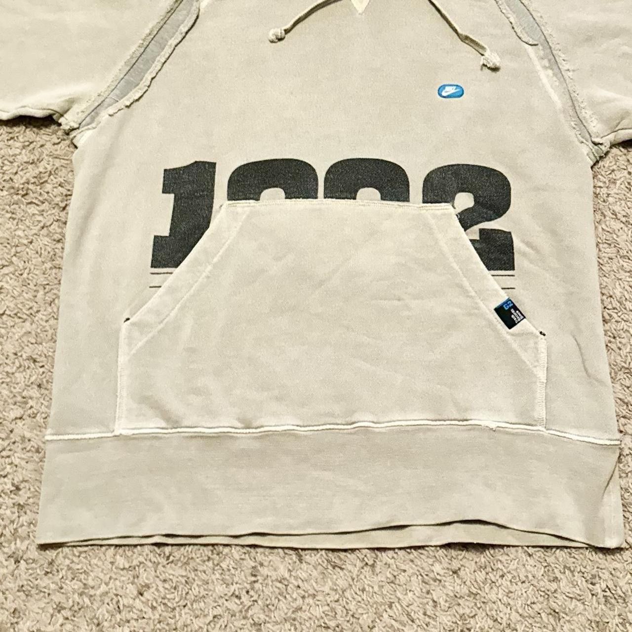 Vintage Y2K VINTAGE NIKE HOODIE! Size US L / EU 52-54 / 3 - 4 Thumbnail