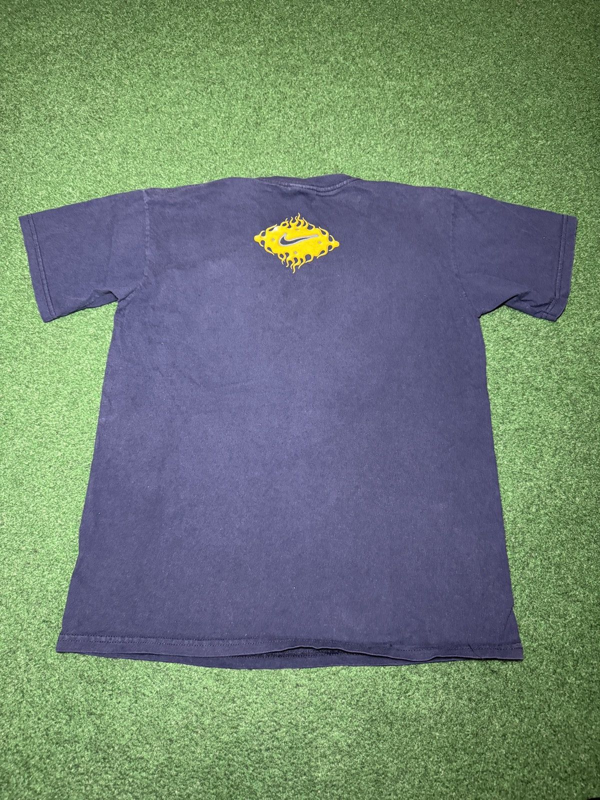 Nike Vintage Nike Y2K Flame Tribal Jnco Skater 19x26 Med T Shirt Size US M / EU 48-50 / 2 - 4 Thumbnail