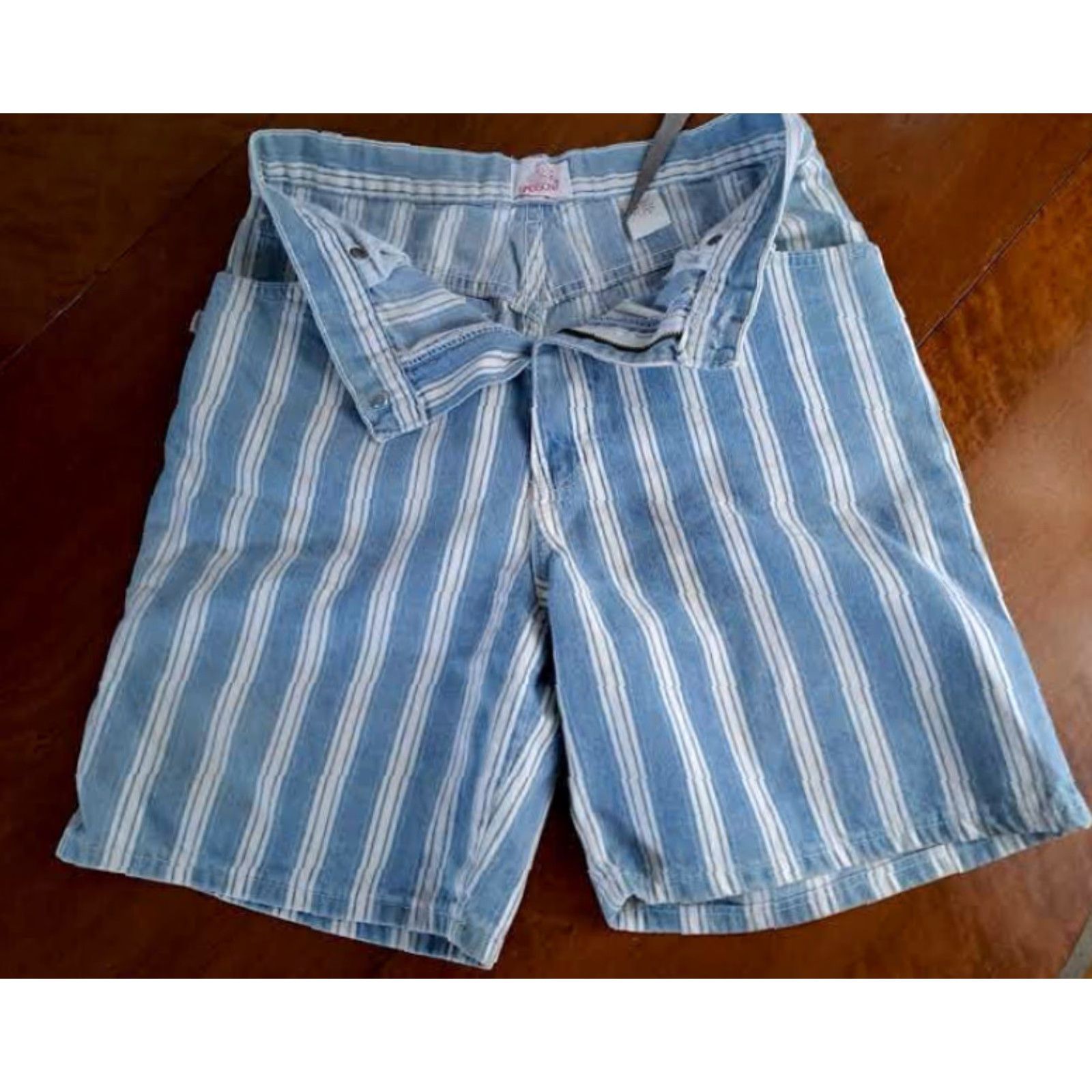 Vintage Sassoon Woman Bermuda Shorts USA Made Striped Blue 100% Cotton Size 9 Womens Casual Activewear Size 30" / US 8 / IT 44 - 5 Thumbnail