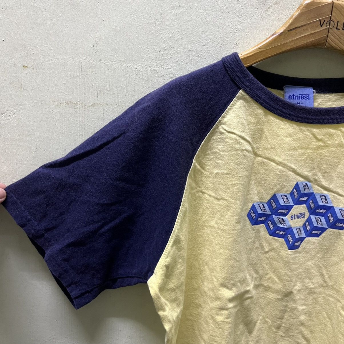Etnies Rare Vintage Etnies Skateboard Tees Size US S / EU 44-46 / 1 - 3 Thumbnail