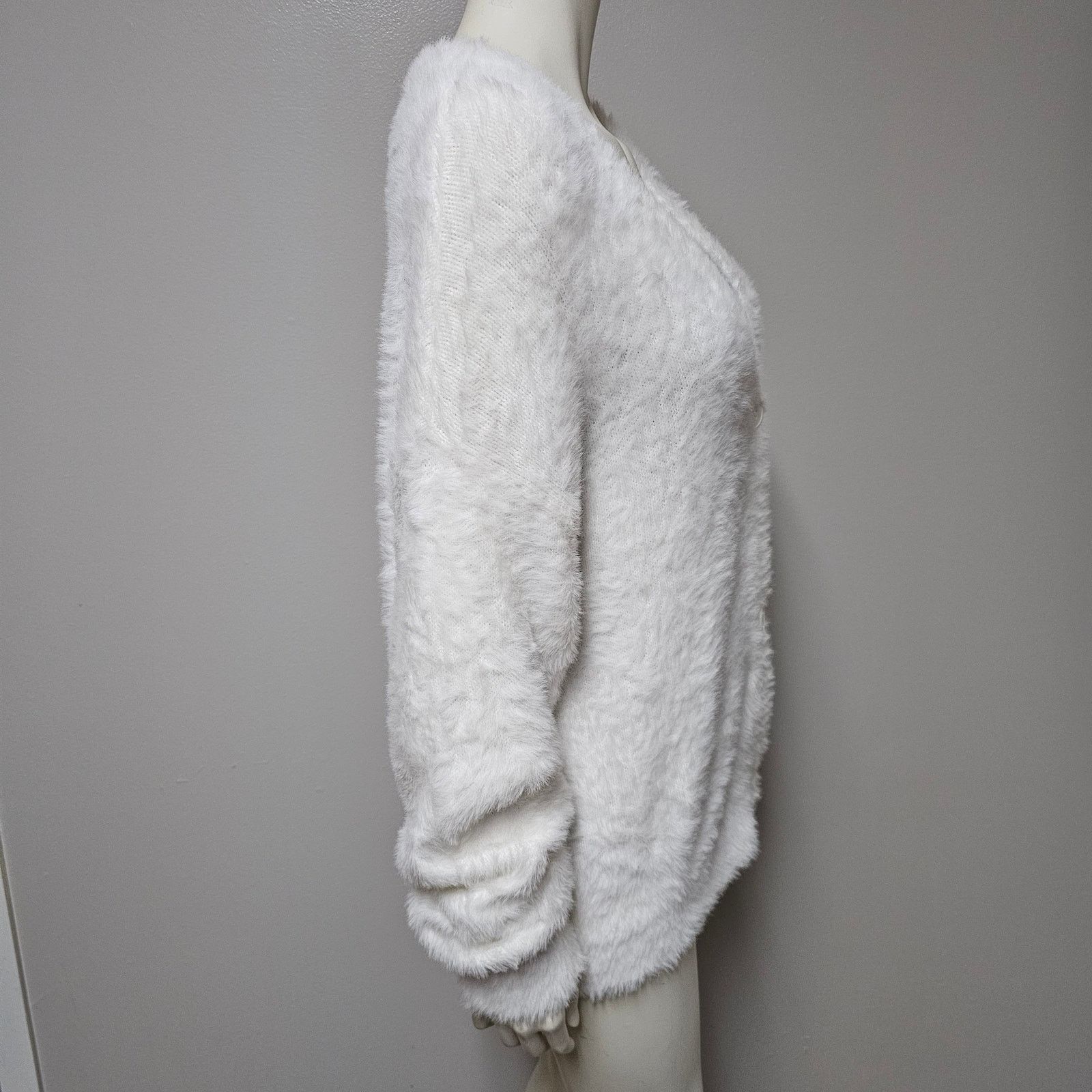 Anthropologie cloth & stone White fuzzy cardigan sweater size Medium Size M / US 6-8 / IT 42-44 - 3 Thumbnail