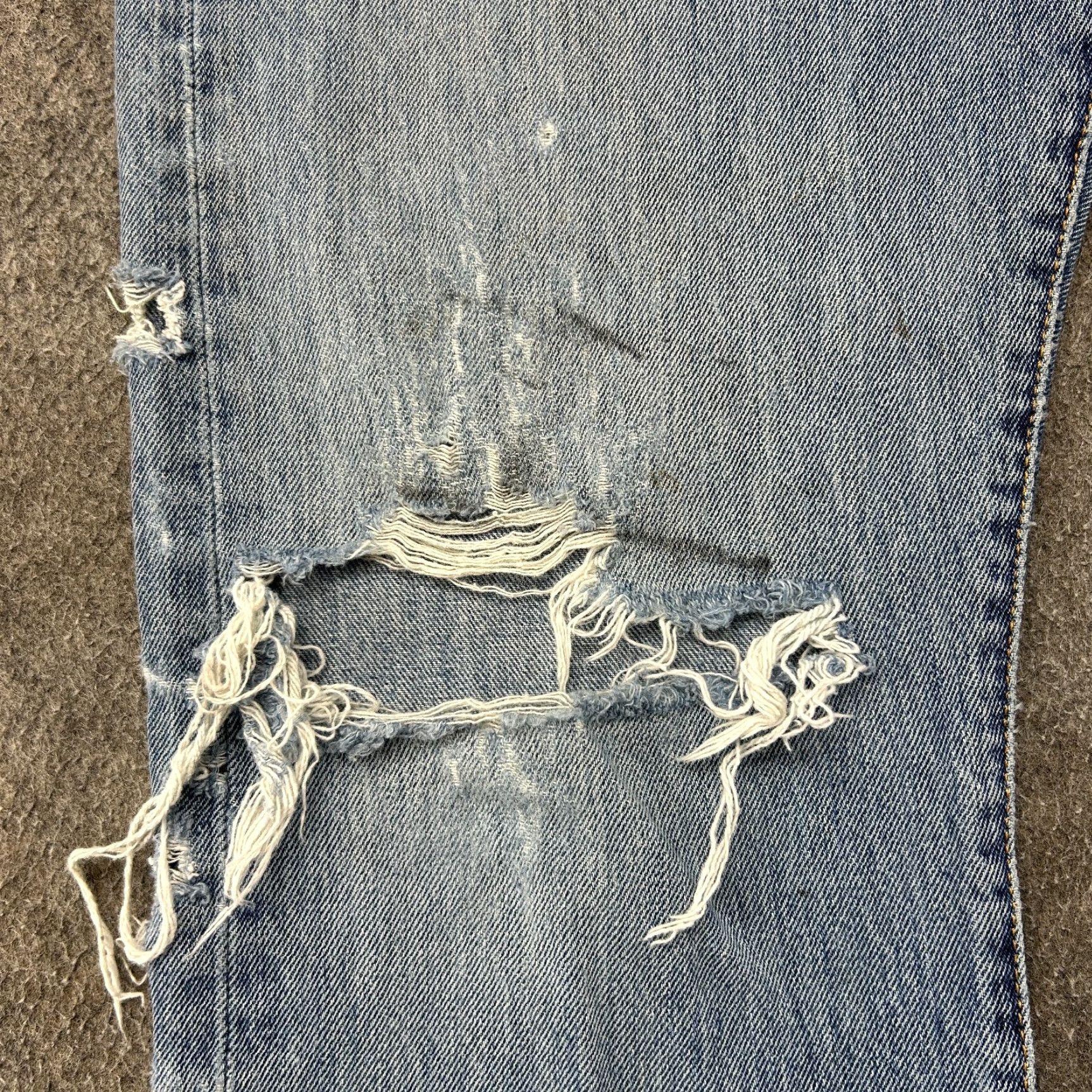 Levi's VINTAGE Levi's 501 Jeans Mens 34x29 Blue Straight Denim Distressed Regular 90s Cowboy USA Mens Size US 34 / EU 50 - 4 Thumbnail