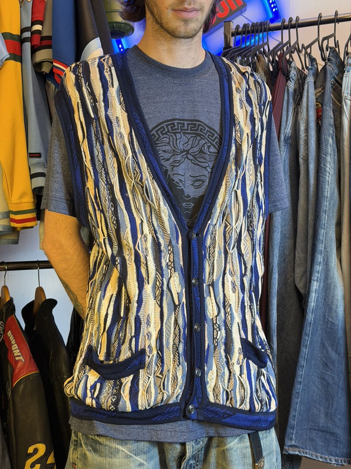 Coogi Vintage Coogi classic silk knitted vest Size US L / EU 52-54 / 3 - 1 Thumbnail