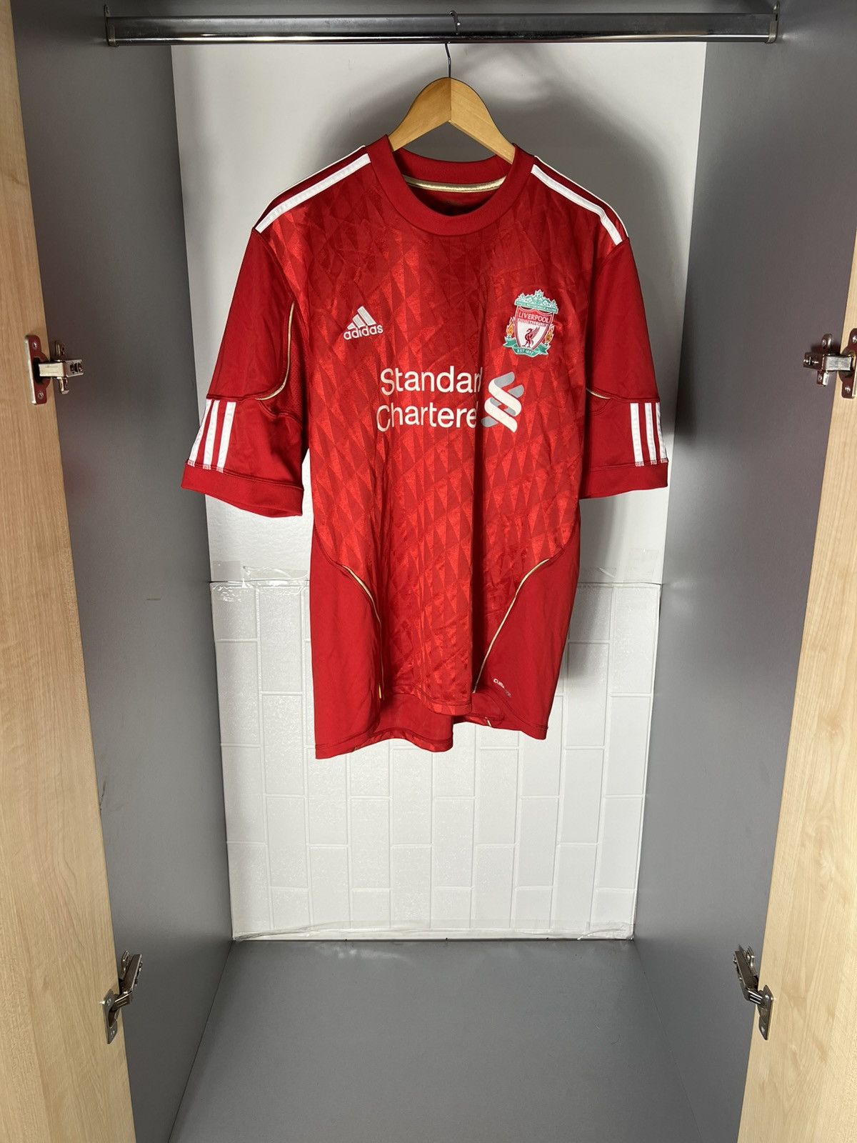 Adidas VINTAGE ADIDAS FC LIVERPOOL ENGLAND SOCCER JERSEY RETRO Y2K Size US L / EU 52-54 / 3 - 4 Thumbnail
