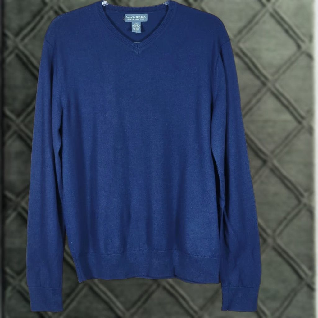 Banana Republic VINTAGE Banana Republic Mens Pullover Sweater Merino Wool V-Neck Size M Black Size US M / EU 48-50 / 2 - 1 Thumbnail