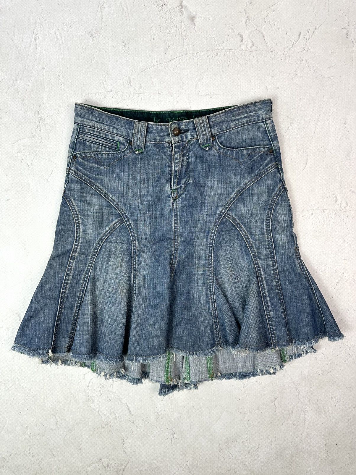 20471120 Vintage Blue Denim Mini Skirt Size 26" / US 2 / IT 38 - 1 Thumbnail