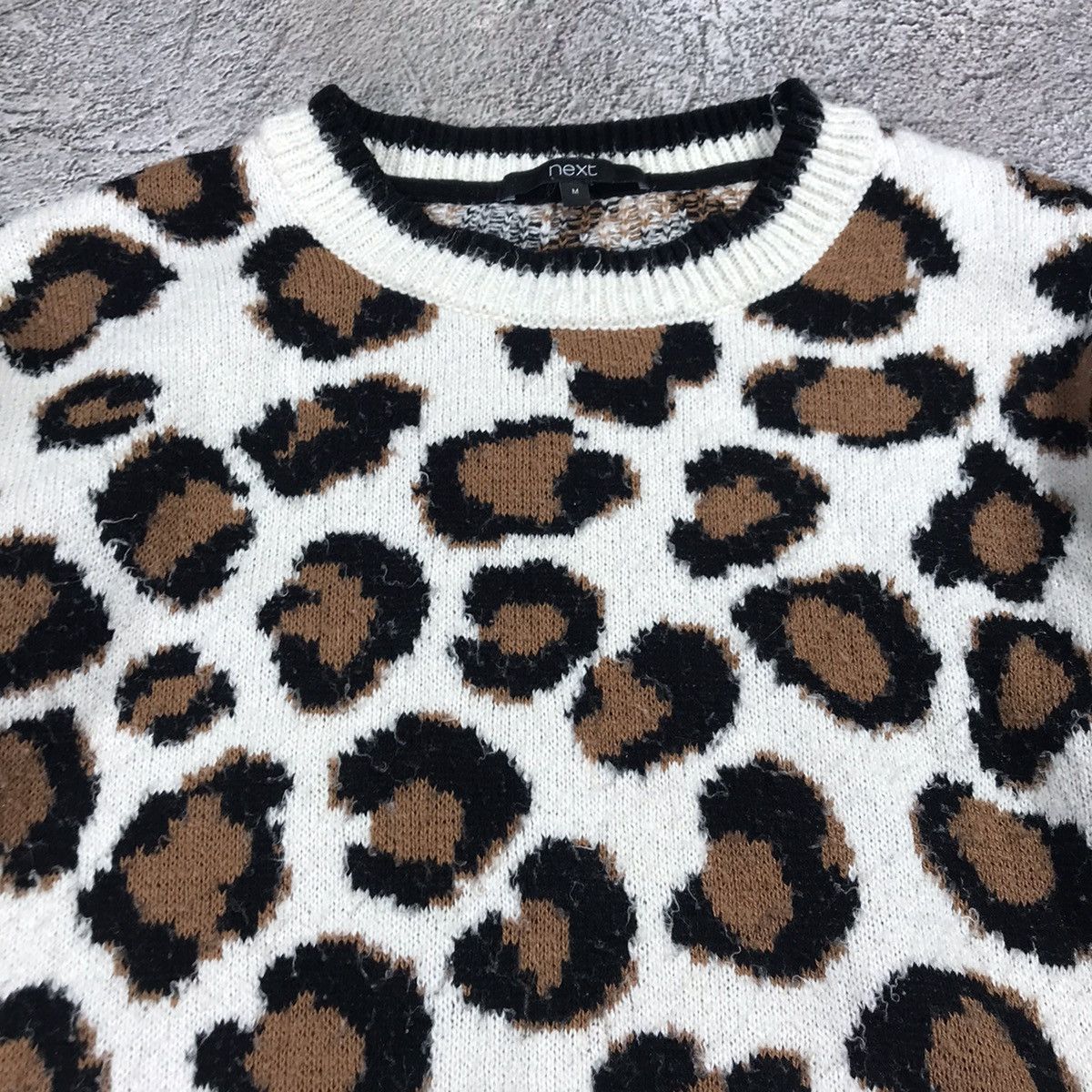 Vintage Vintage Y2K Leopard Print Oversized Sweater Knit Preppy M Size M / US 6-8 / IT 42-44 - 2 Thumbnail