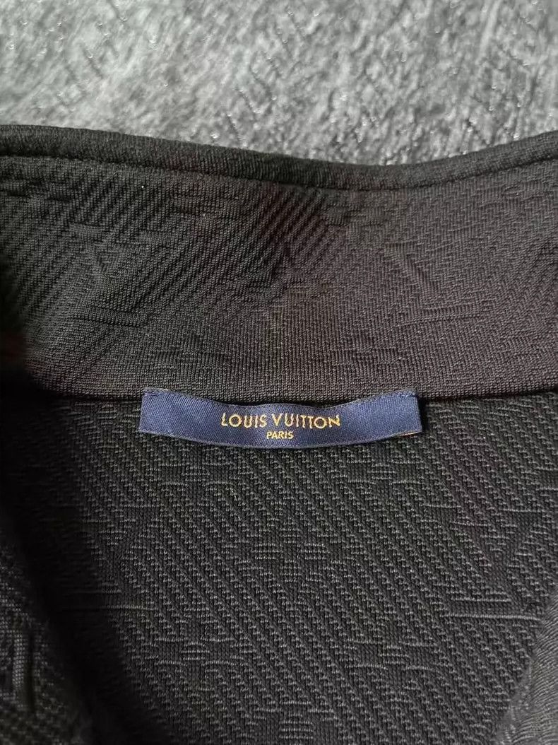 Louis Vuitton LOUIS VUITTON Black embossed full-print jacket 2504-Nextarr Size US M / EU 48-50 / 2 - 4 Thumbnail