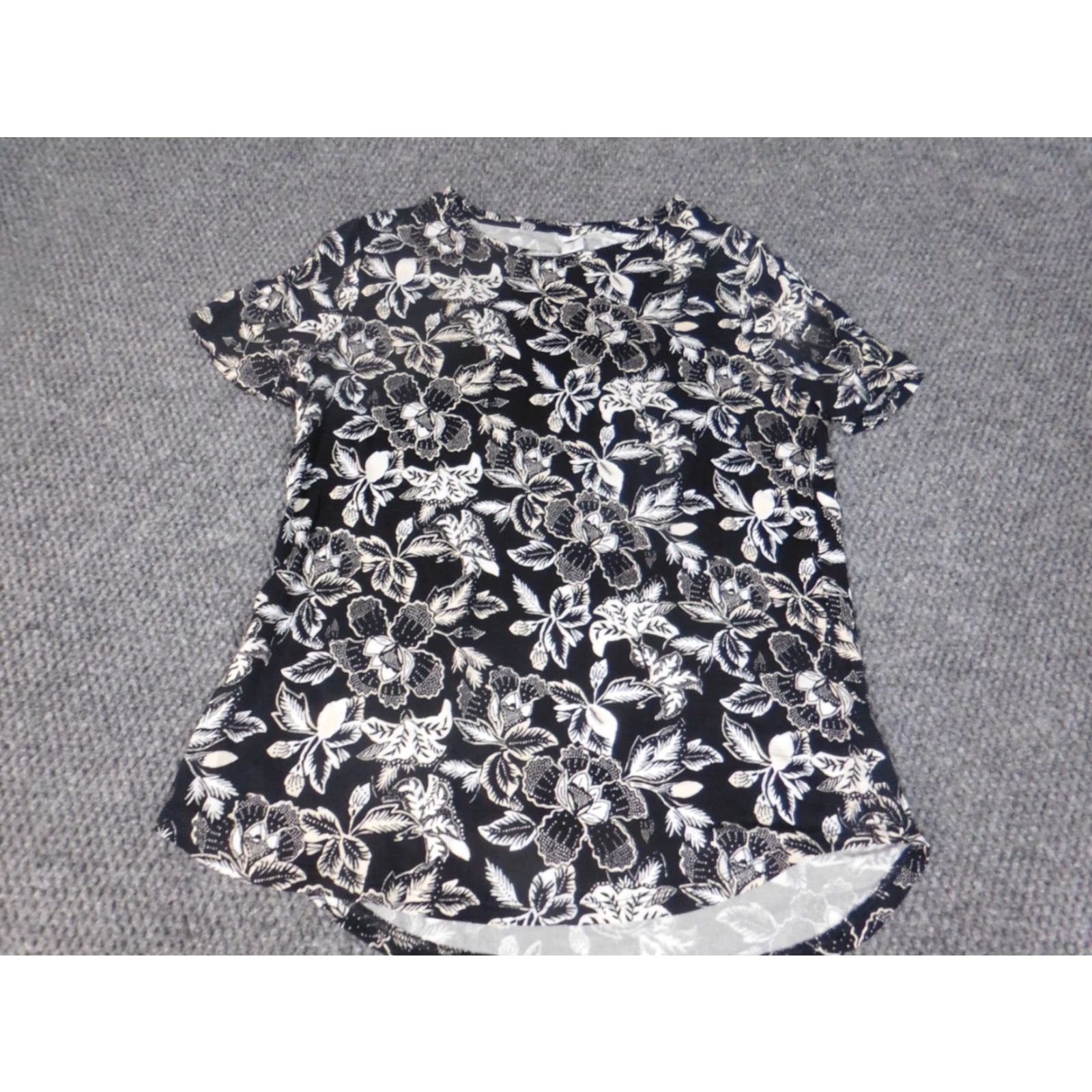 Old Navy Old Navy Blouse Women S Black Floral Stretch Pullover Knit Rayon Short Sleeve Round Neck Casual Basic Size S / US 4 / IT 40 - 3 Thumbnail