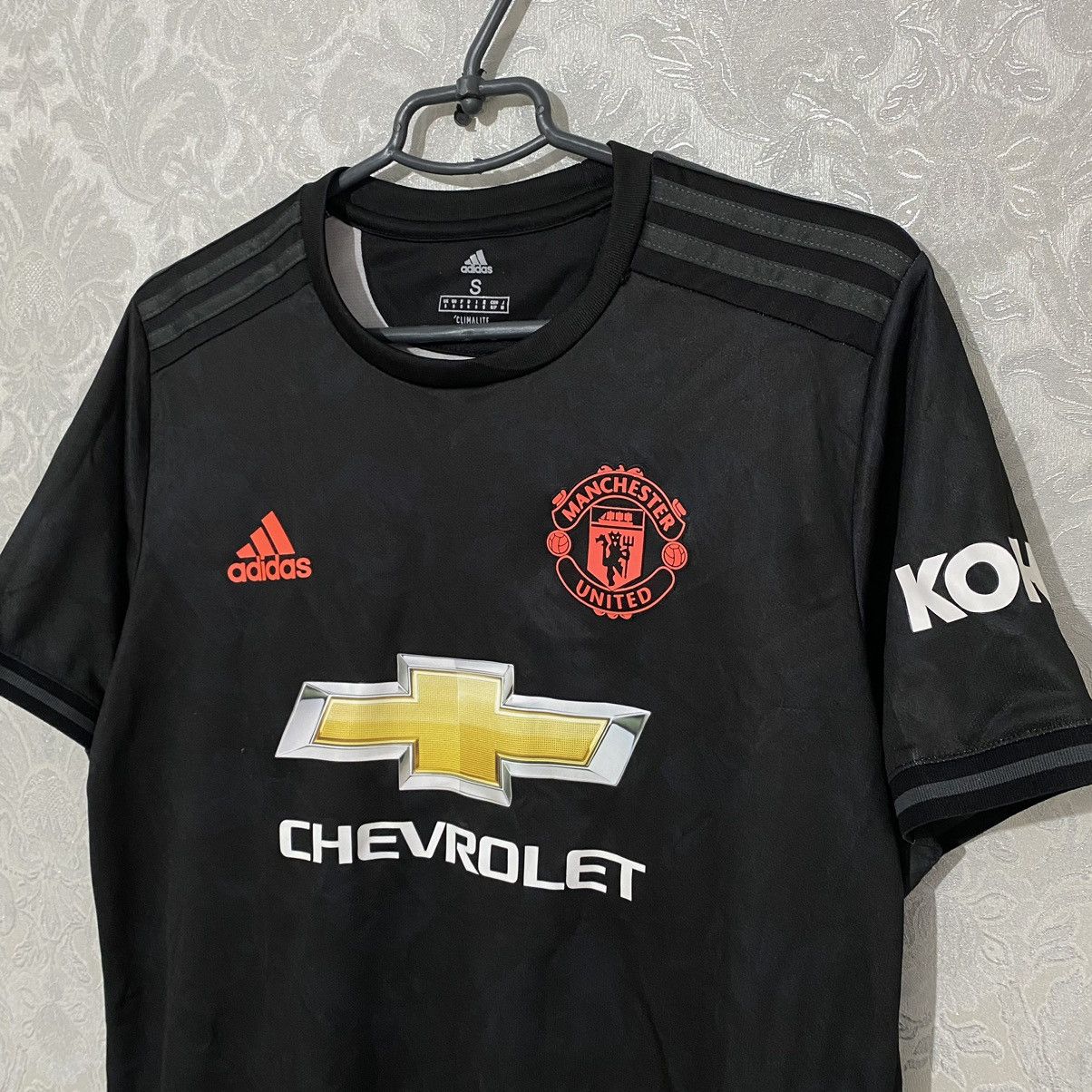 Vintage Adidas Manchester United Home Soccer Jersey 19/20 Size US S / EU 44-46 / 1 - 2 Thumbnail