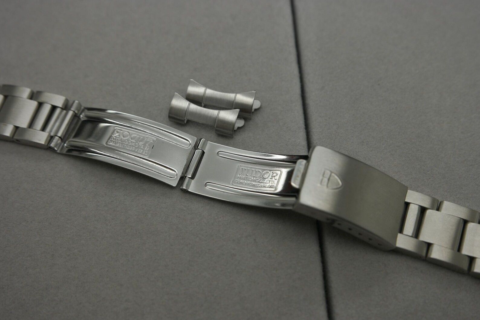 Tudor 19MM Stainless Steel Bracelet Suitable for Tudor watches Size ONE SIZE - 4 Thumbnail