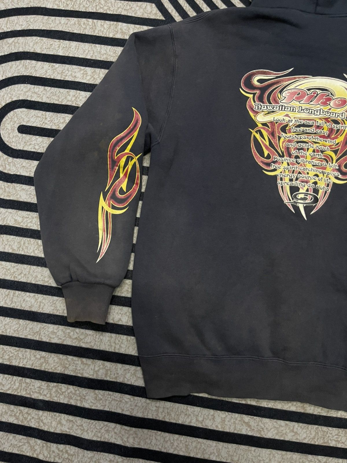 Sun Surf 2000s PIKO HAWAIIAN LONGBOARD WEAR SUN FADED TRIBAL HOODIE Size US L / EU 52-54 / 3 - 15 Thumbnail