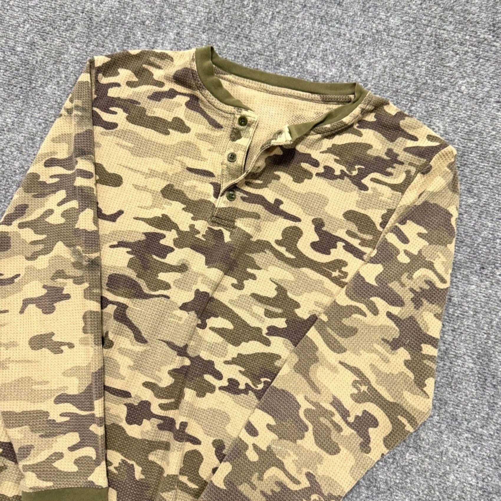 The Unbranded Brand The Unbranded Brand Camouflage Thermal Long Sleeve Shirt Mens L Multicolor 1/4 Button Up Stained Pullover Size US L / EU 52-54 / 3 - 2 Thumbnail