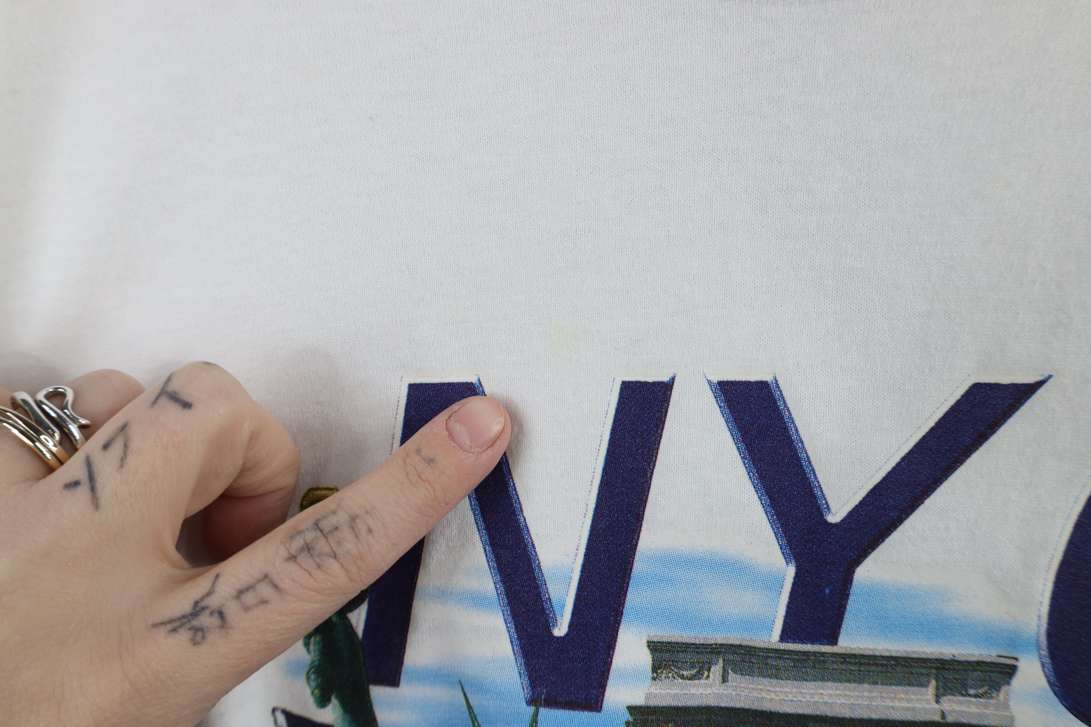 Vintage Vintage Y2K September 11 Center New York City T-Shirt Size US L / EU 52-54 / 3 - 5 Thumbnail