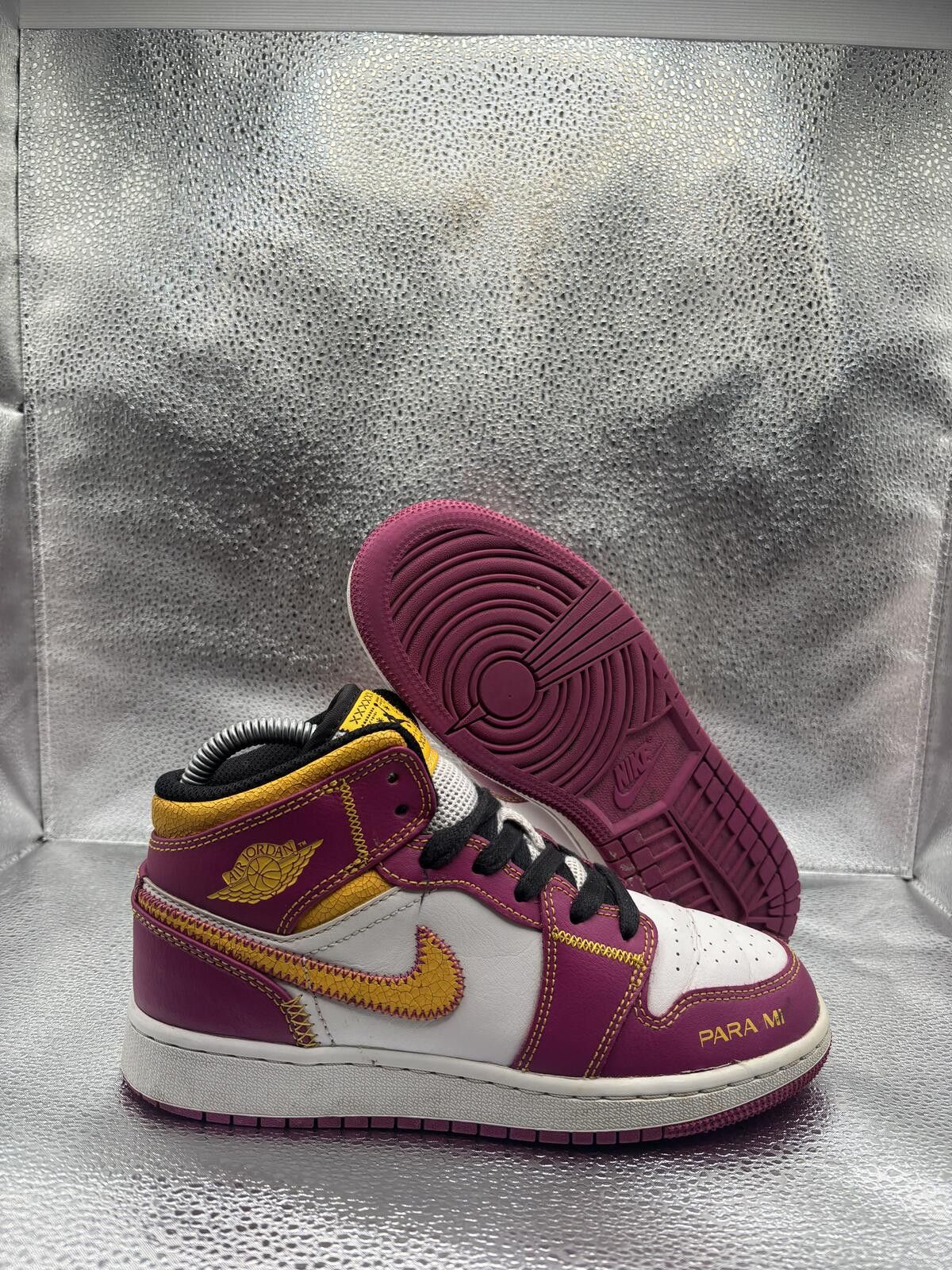 Jordan Brand Air Jordan 1 mid dia de los Muertos GS Size US 5 / EU 37 - 1 Thumbnail