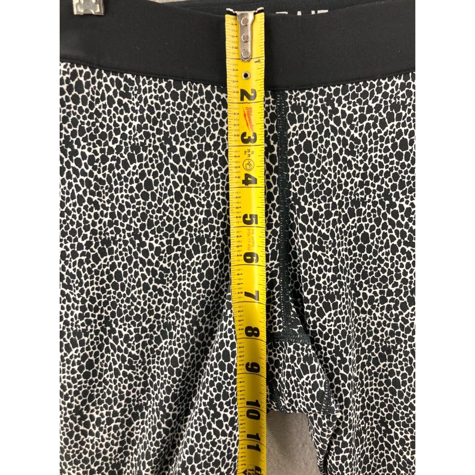 Nike Nike Dri-FIT Leggings Women M Black/White Animal Print Cheetah - Athletic Activewear Skinny Compression Women's Sportswear 90s Theme not specified Size 32" / US 10 / IT 46 - 4 Thumbnail