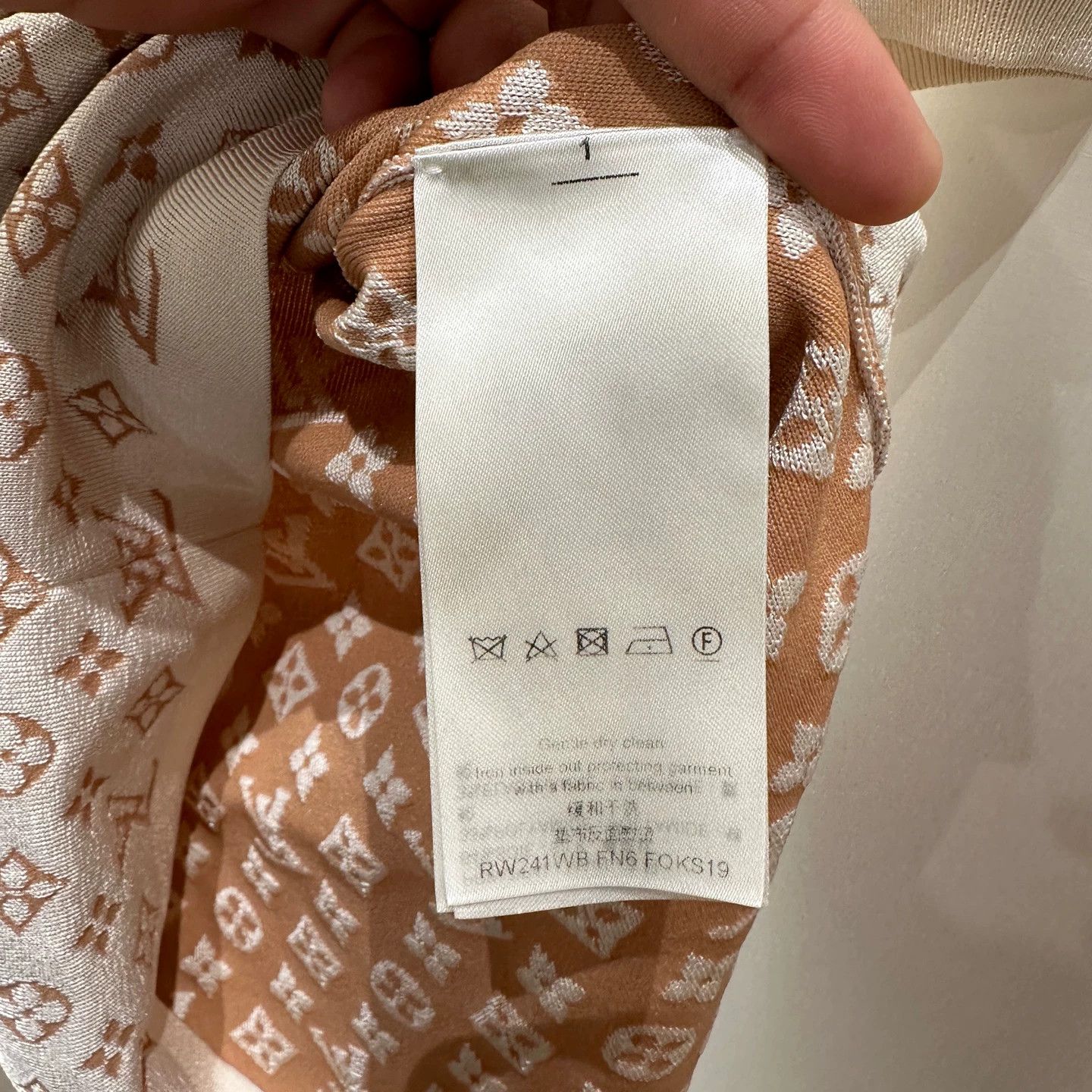 Louis Vuitton Louis Vuitton 24SS All-Over Monogram Silk Tee Size S Size S / US 4 / IT 40 - 4 Thumbnail