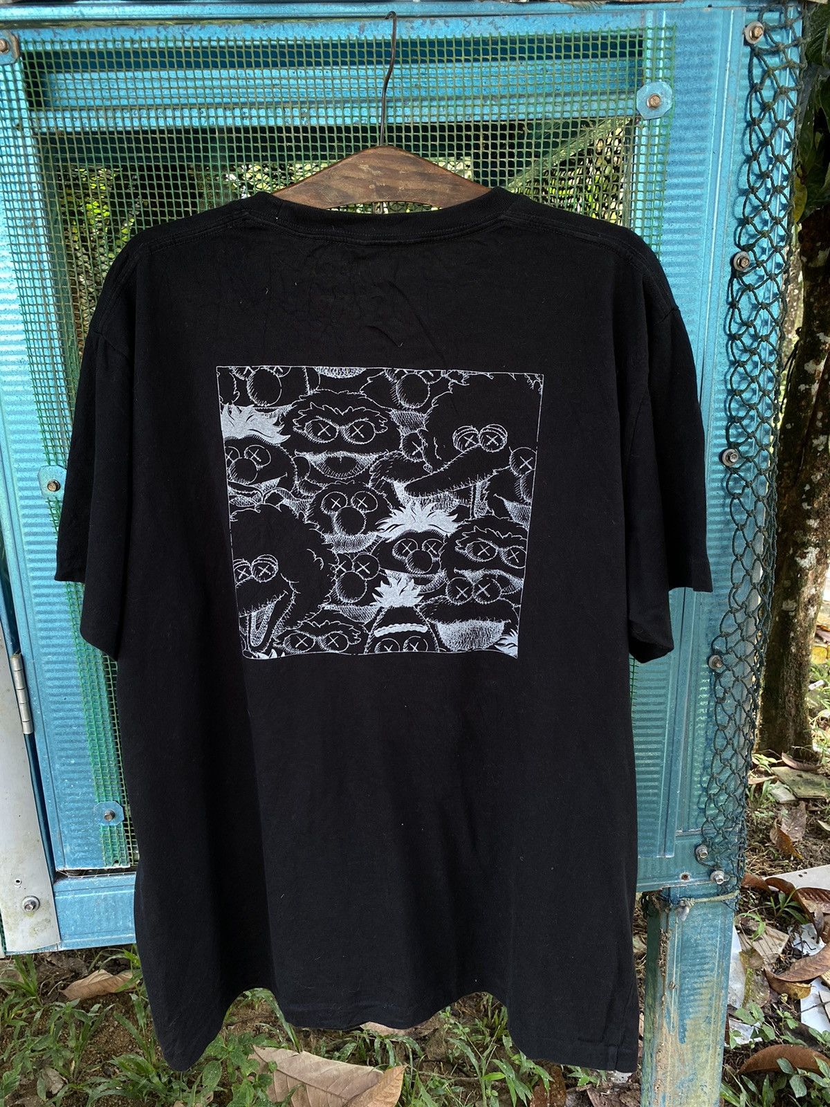Kaws × Uniqlo Uniqlo kaws street vintage Size US L / EU 52-54 / 3 - 1 Thumbnail