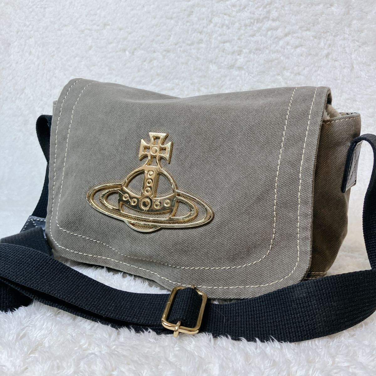 Vivienne Westwood Orb Badge Shoulder Bag Size ONE SIZE - 1 Thumbnail