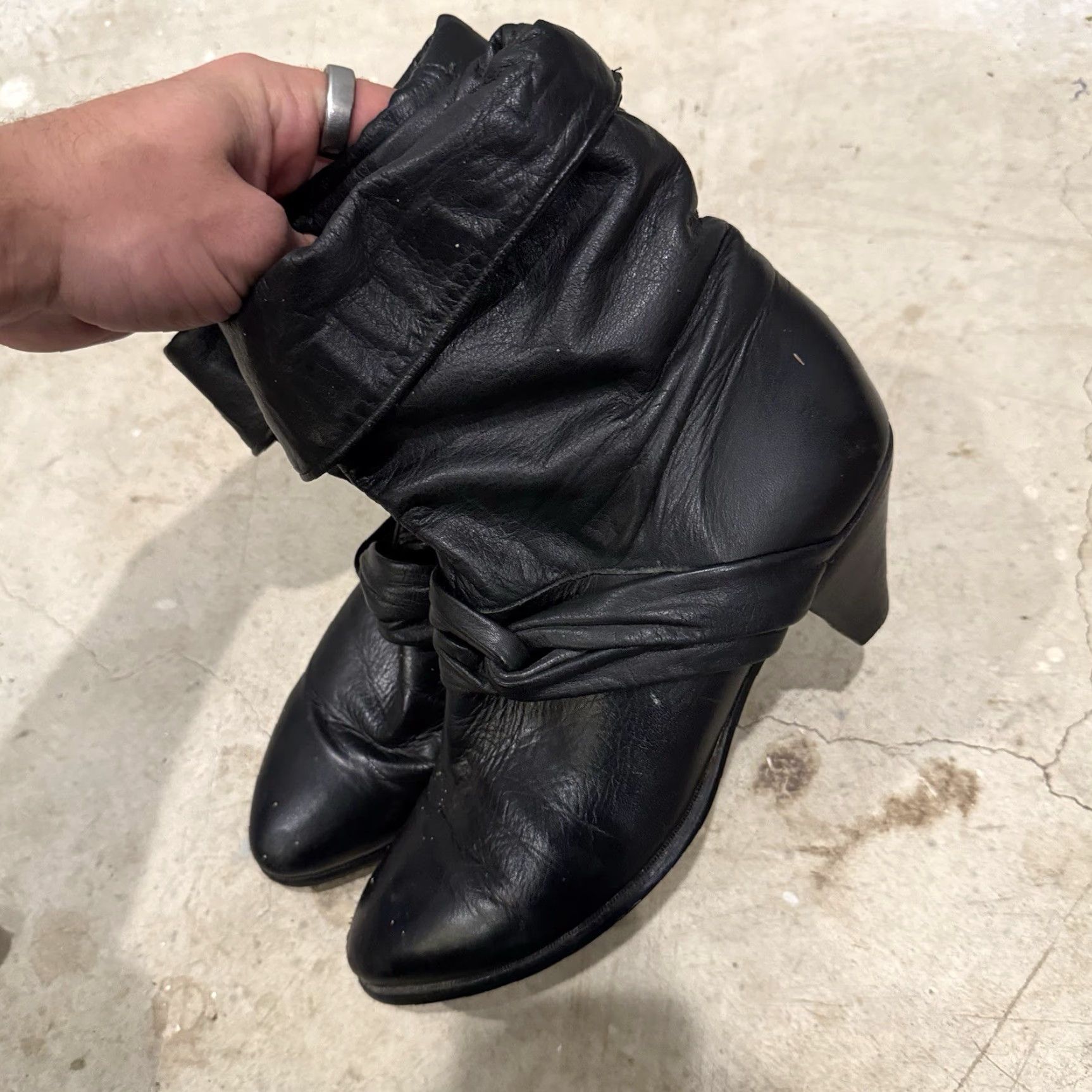 Frye VINTAGE Frye Pull On Slouch Ankle Bootie Black Leather Women's 8.5 M Boho Shoes Size US 9 / IT 39 - 4 Thumbnail