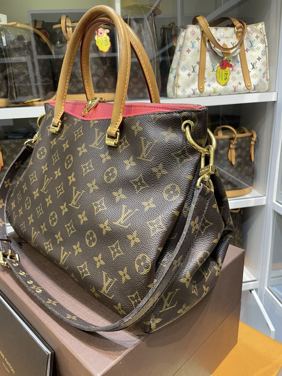 Louis Vuitton AUTHENTIC LOUIS VUITTON MONOGRAM PALLAS MM HANDBAG Size ONE SIZE - 4 Thumbnail