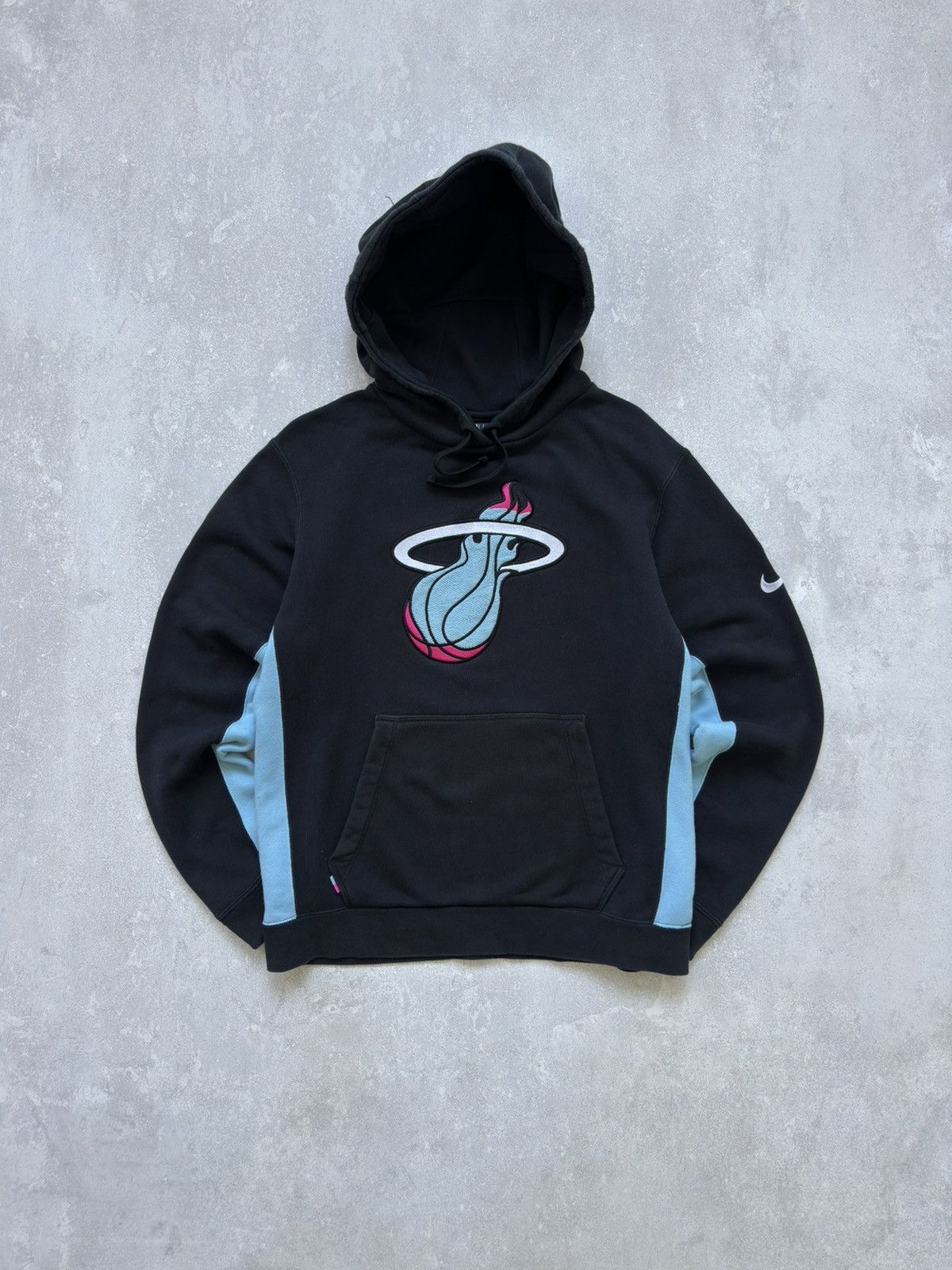 NBA × Nike × Vintage Vintage Nike NBA Miami Heat Vice City Basketball Hoodie Size US M / EU 48-50 / 2 - 1 Thumbnail