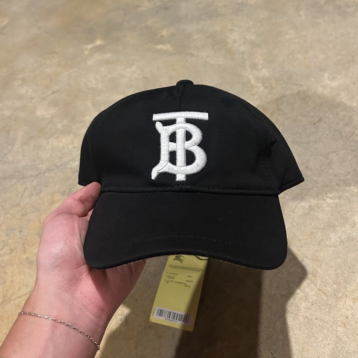 【たかえ】Burberry TBロゴ 黒キャップ 関税負担なし☆Burberry バーバリー TBロゴCAP ユニセックス (Burberry