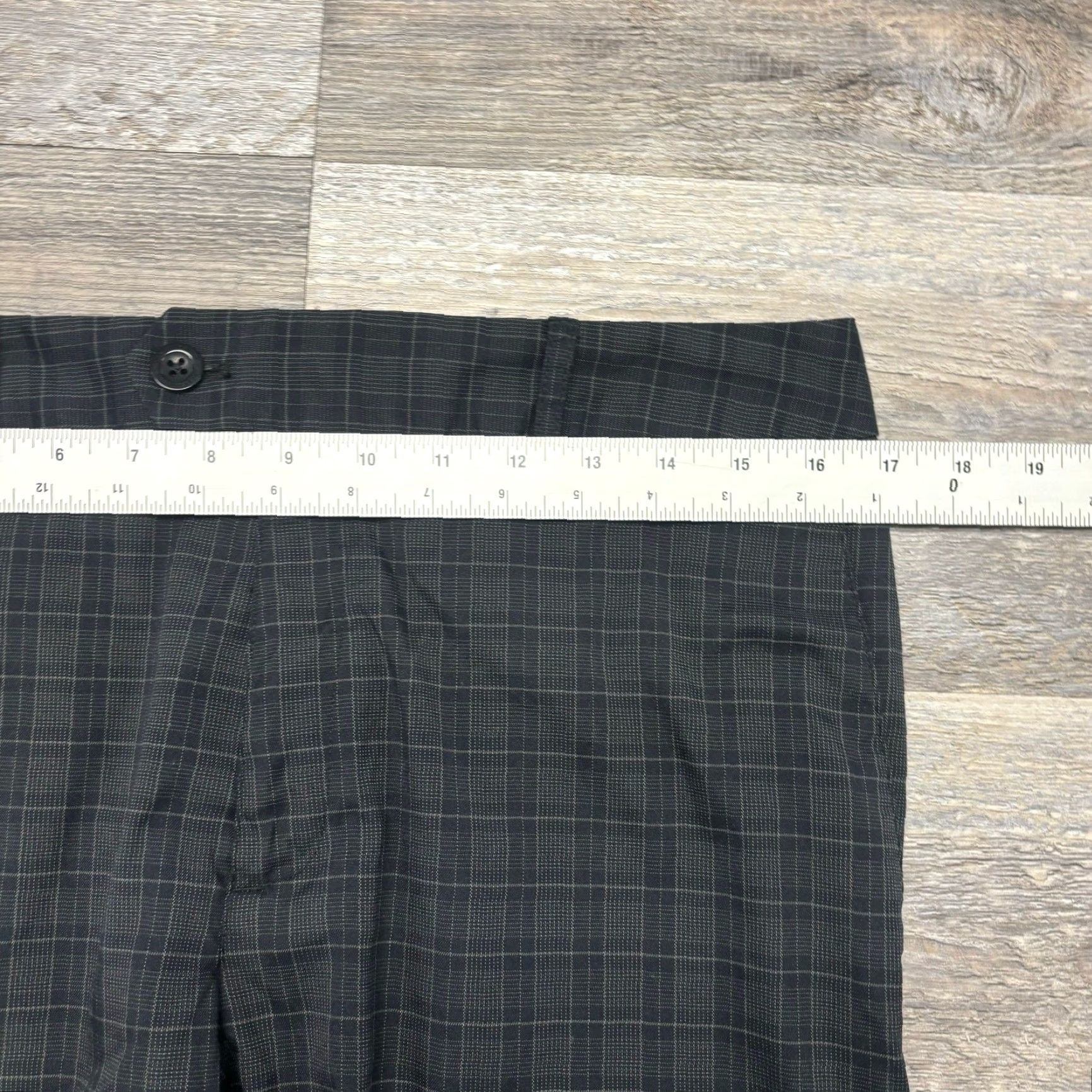 Under Armour Under Armour Shorts Gray Plaid Mens 32 Contoured Back Waist Stretch Chino Golf Shorts Size US 32 / EU 48 - 6 Thumbnail