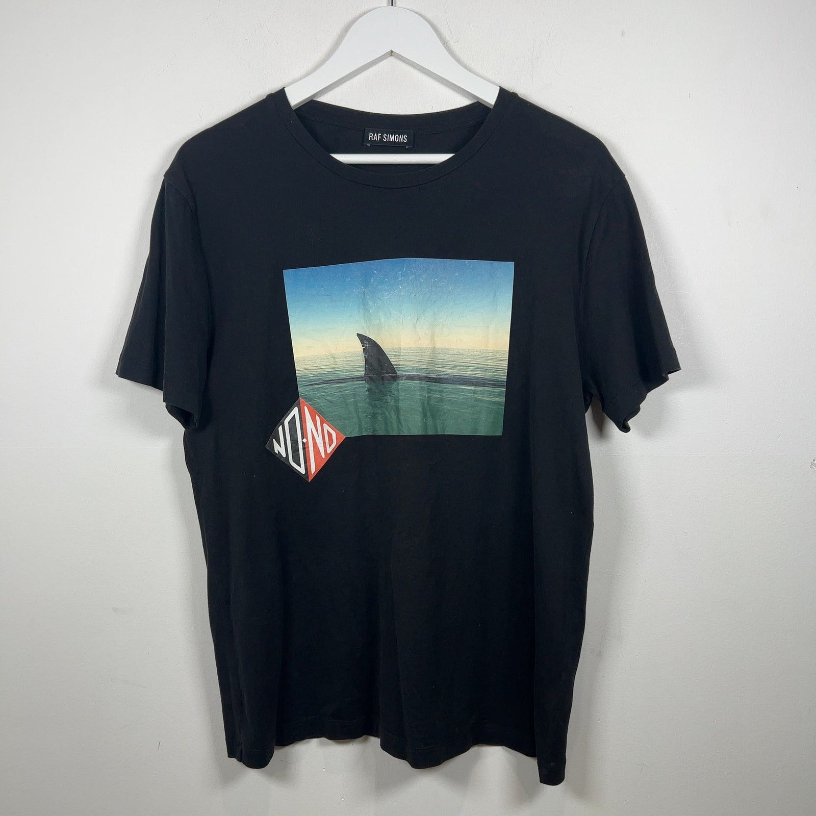 Raf Simons Raf Simons 'Shark Fin' Graphic T-Shirt Size US M / EU 48-50 / 2 - 1 Thumbnail