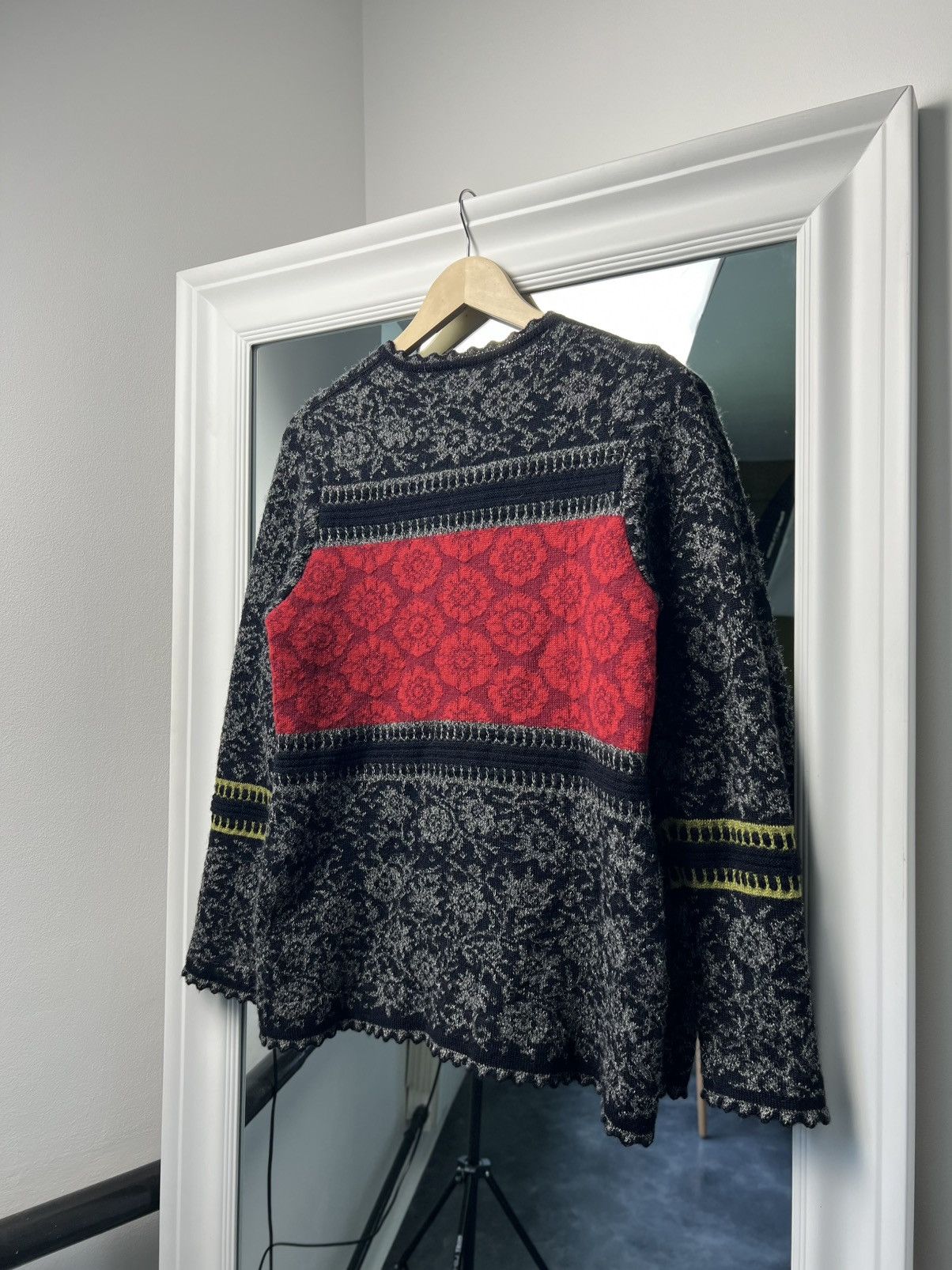 Designer Oleana Norway Alpaca Floral Cardigan Sweater Size M Size M / US 6-8 / IT 42-44 - 2 Thumbnail