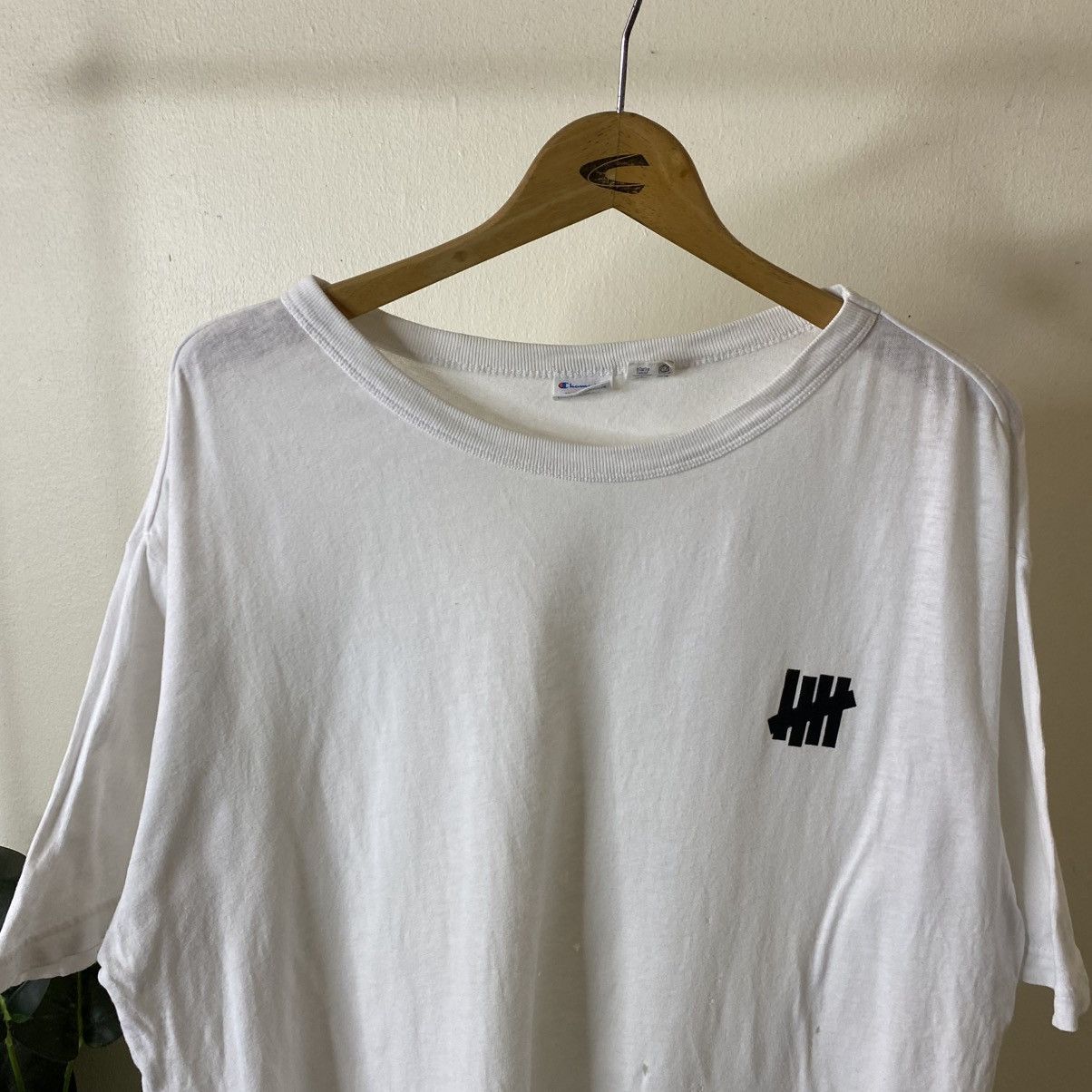 Undefeated Champion x Undefeated Essential Small Logo T Shirt Size US XL / EU 56 / 4 - 2 Thumbnail
