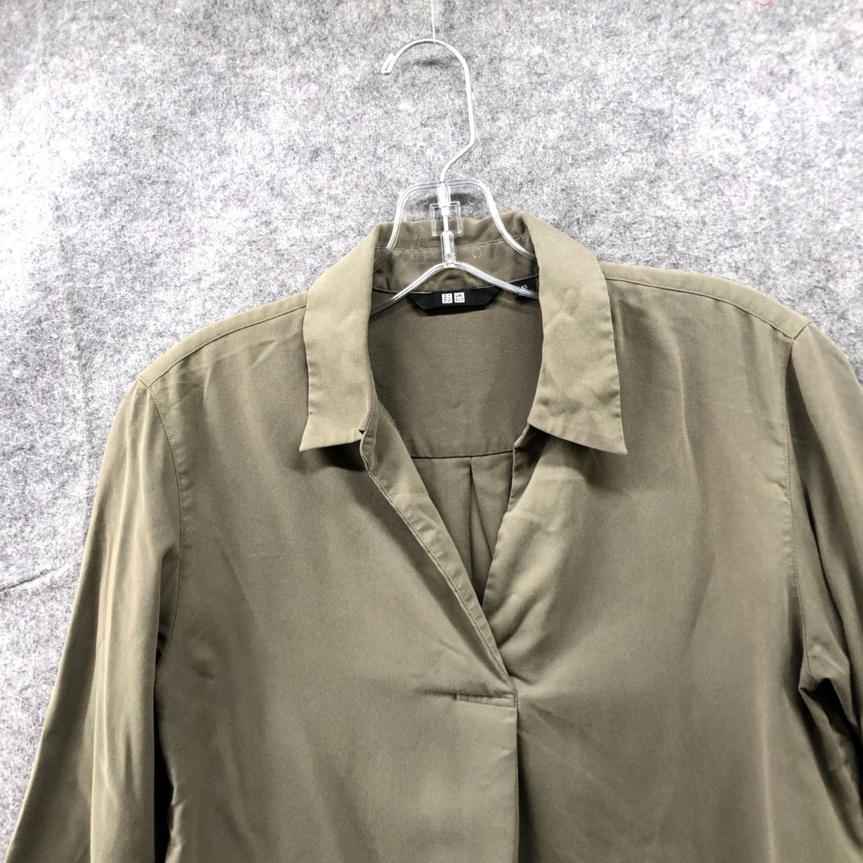 Uniqlo Uniqlo Blouse Womens XS Olive Green 3/4 Sleeve Skipper Collar Polyester Blend Rayon Split Neck Button Casual Shirt Size XS / US 0-2 / IT 36-38 - 3 Thumbnail