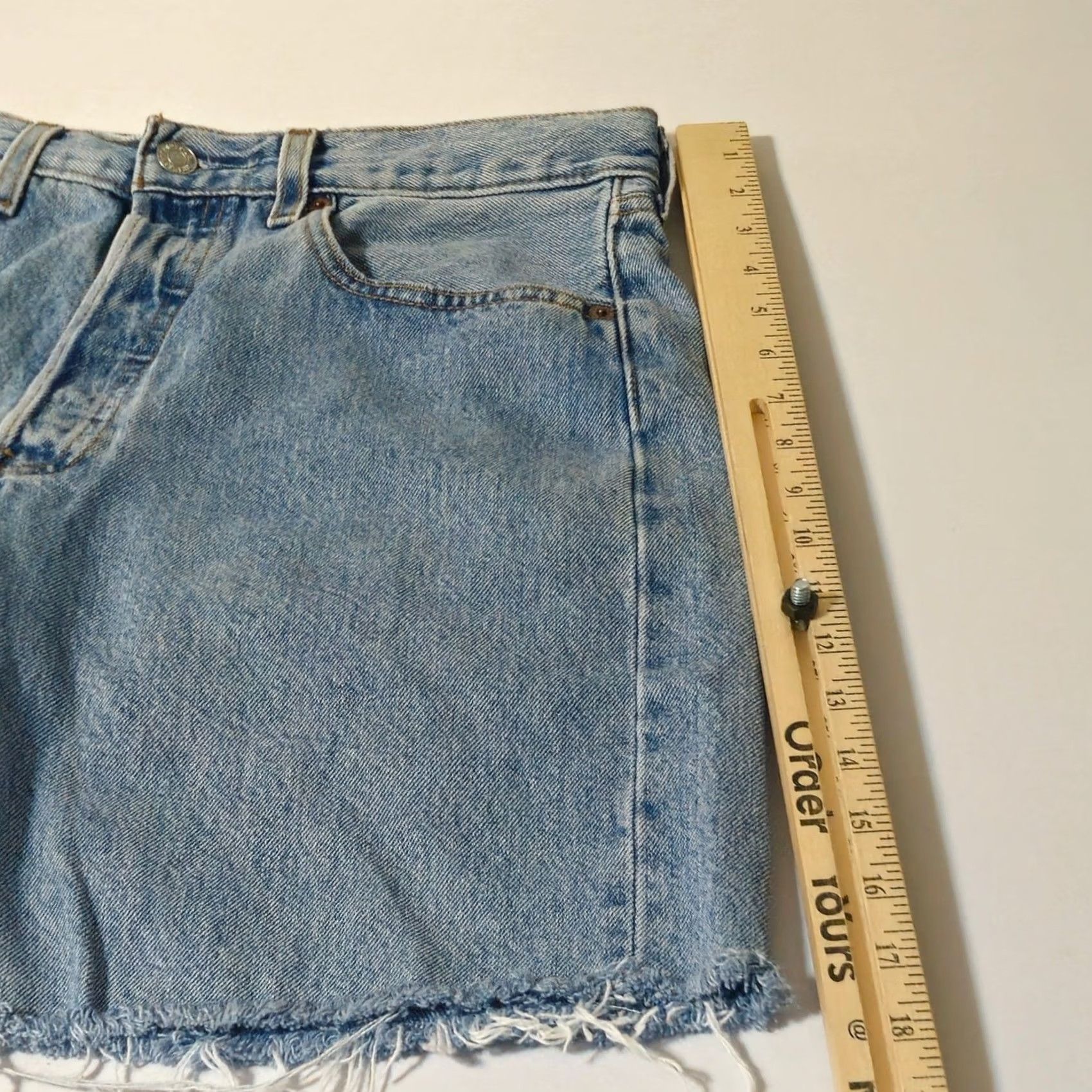 Levi's VINTAGE Levi's 501 Shorts Mens 31 Blue fringe Denim Cut Off Button Fly Raw Hem Regular Rise 90s Grunge Casual Denim Shorts Mens Sized 31 Blue Size US 31 - 7 Thumbnail