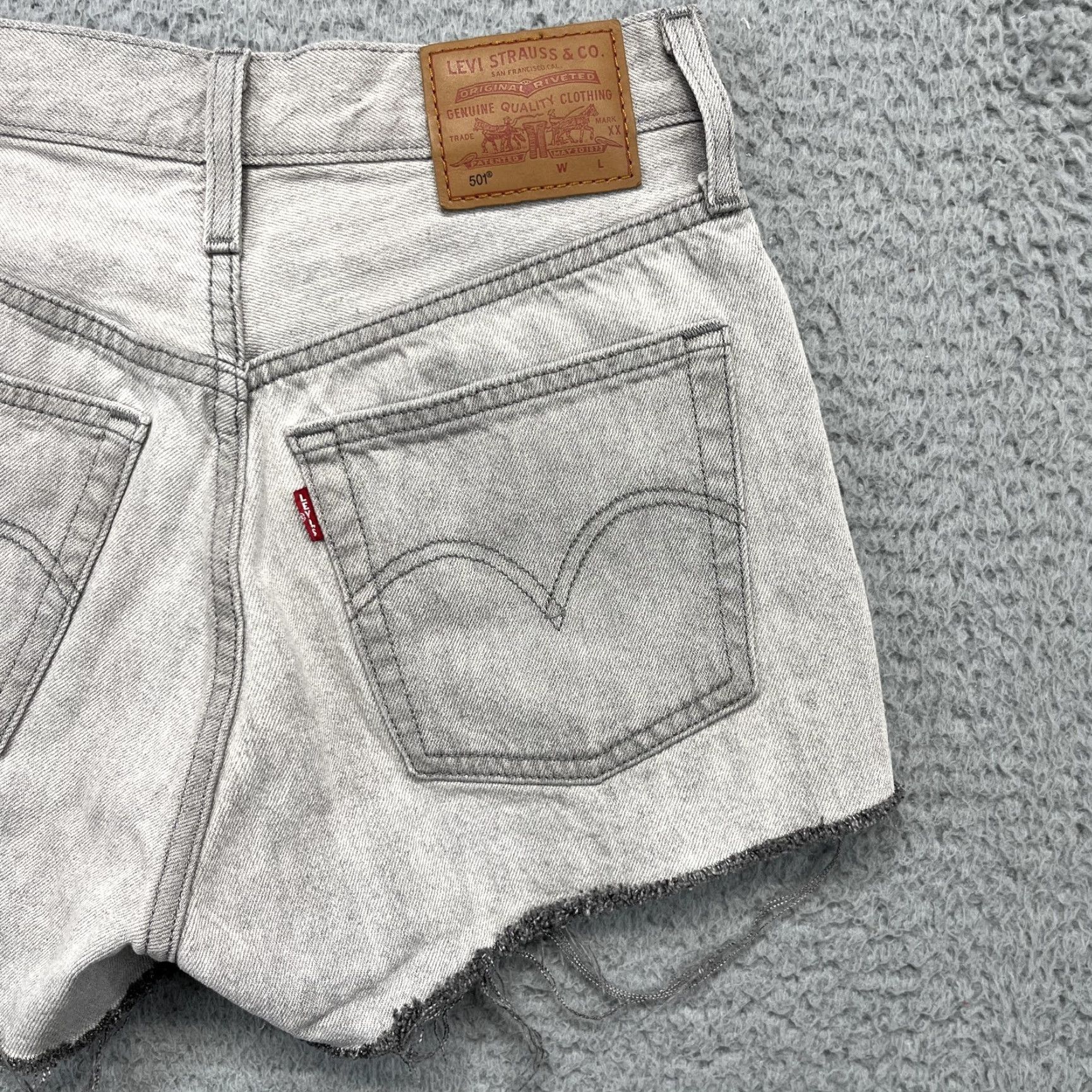 Levi's Levis 501 Cutoff Shorts Womens 25 Gray Denim Button Fly High Rise Frayed Hem 100% Cotton Vintage Style Size 42" / US 20 - 7 Thumbnail