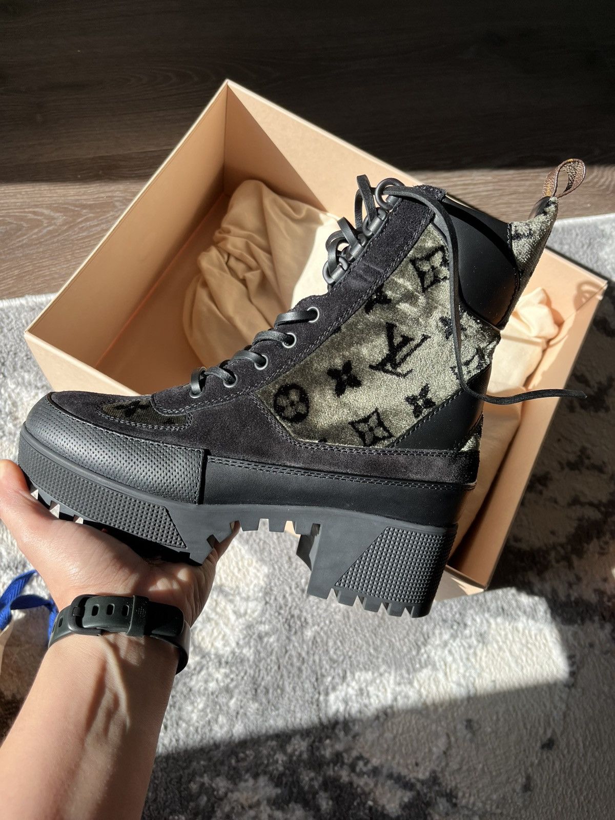 Louis Vuitton Louis Vuitton Laureate Platform Desert Boots Size US 7 / IT 37 - 9 Thumbnail