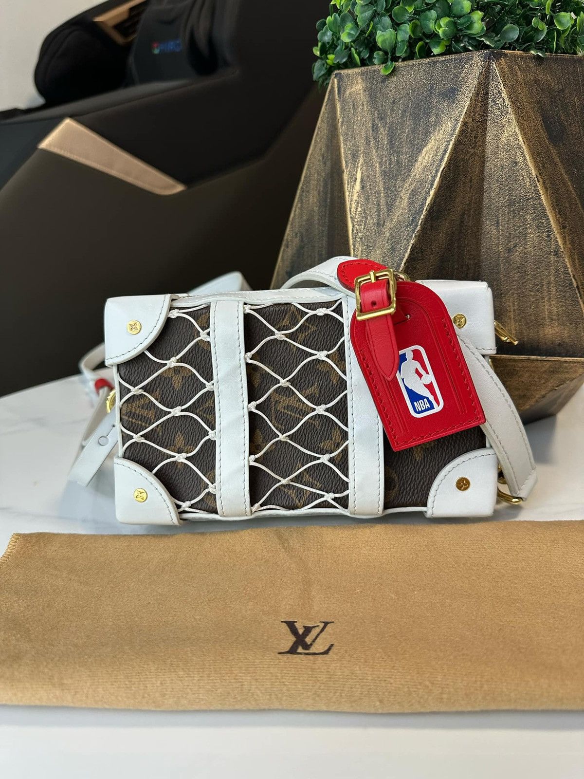 Louis Vuitton × NBA × Virgil Abloh Louis Vuitton NBA Trunk Size ONE SIZE - 8 Thumbnail
