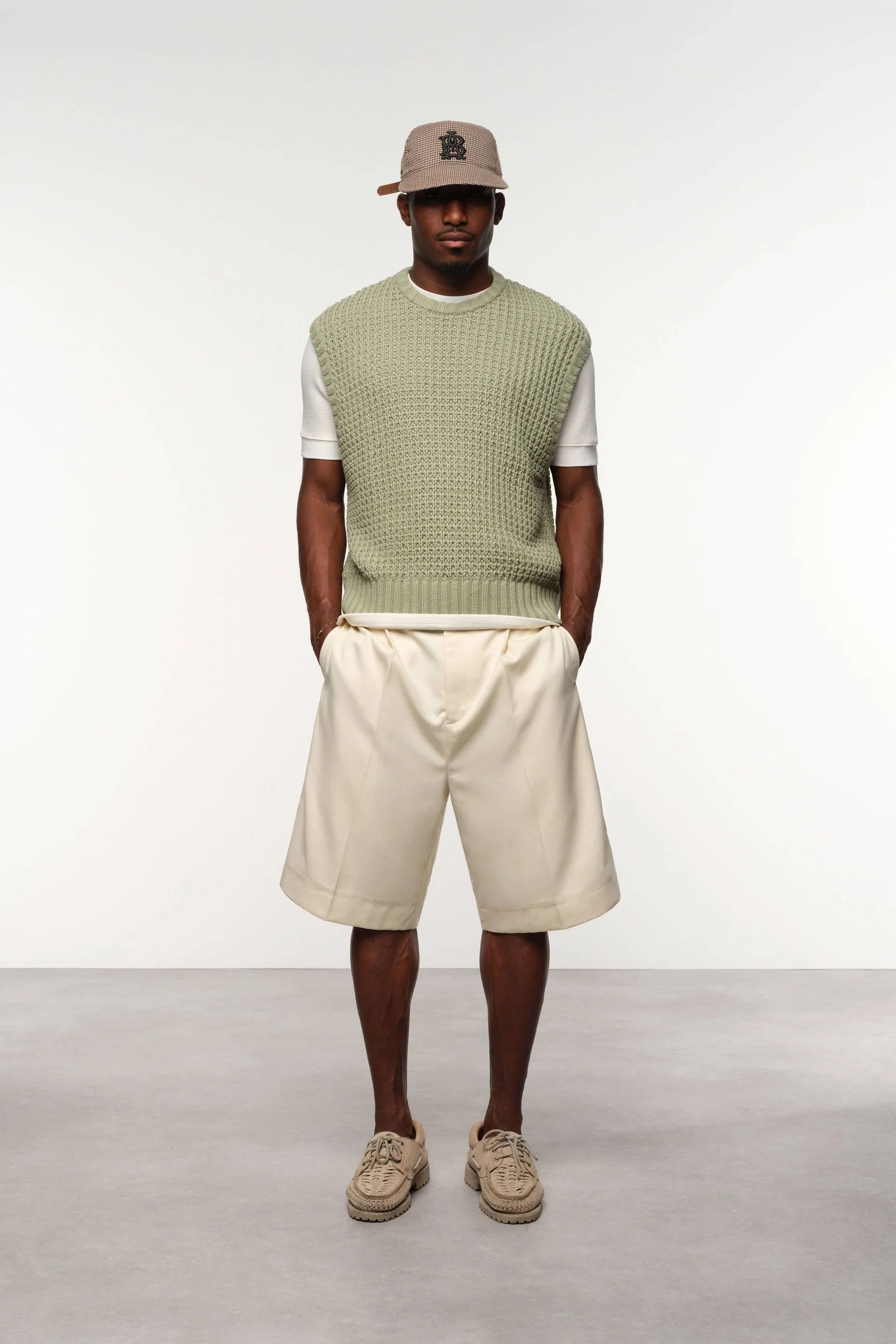 About:Blank moss stitch knitted vest Size US L / EU 52-54 / 3 - 7 Thumbnail