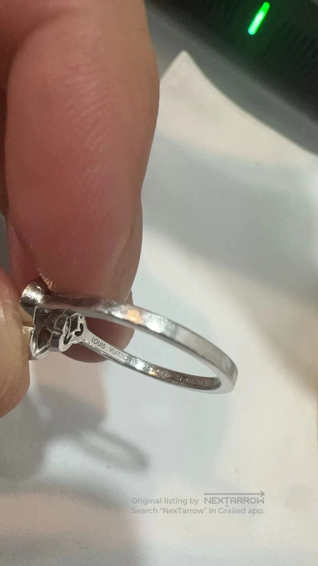 Louis Vuitton Louis Vuitton Clover Flower Diamond Ring. Size ONE SIZE - 8 Thumbnail