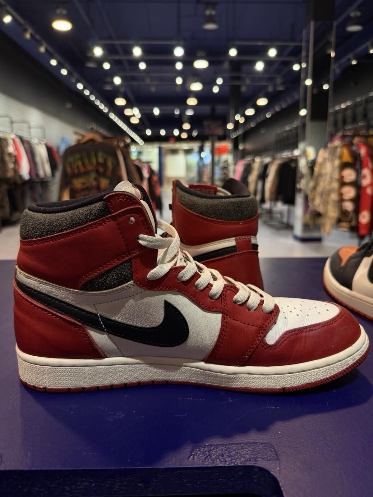 Jordan Brand Size 10 - Jordan 1 Retro High OG Chicago Lost and Found Size US 10 / EU 43 - 8 Thumbnail